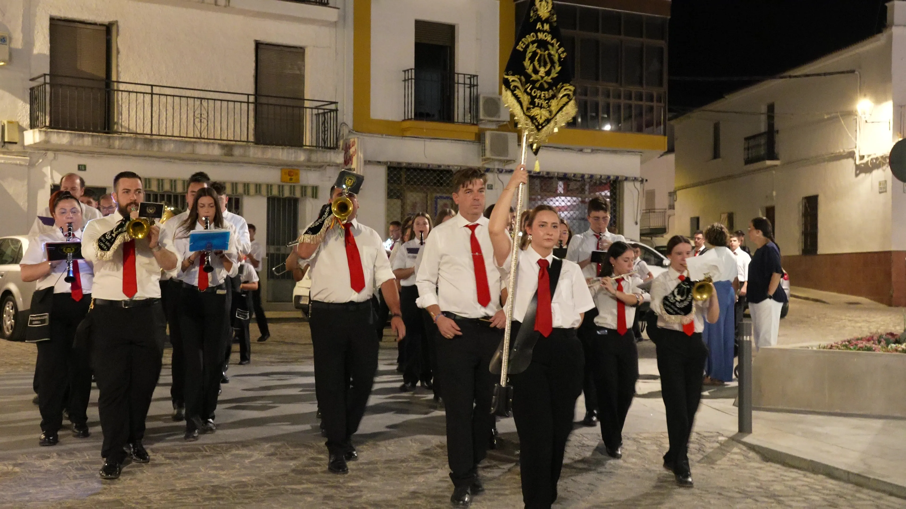 Lopera vive uno de sus días grandes con la procesión del Cristo Grande o Cristo de la Veracruz