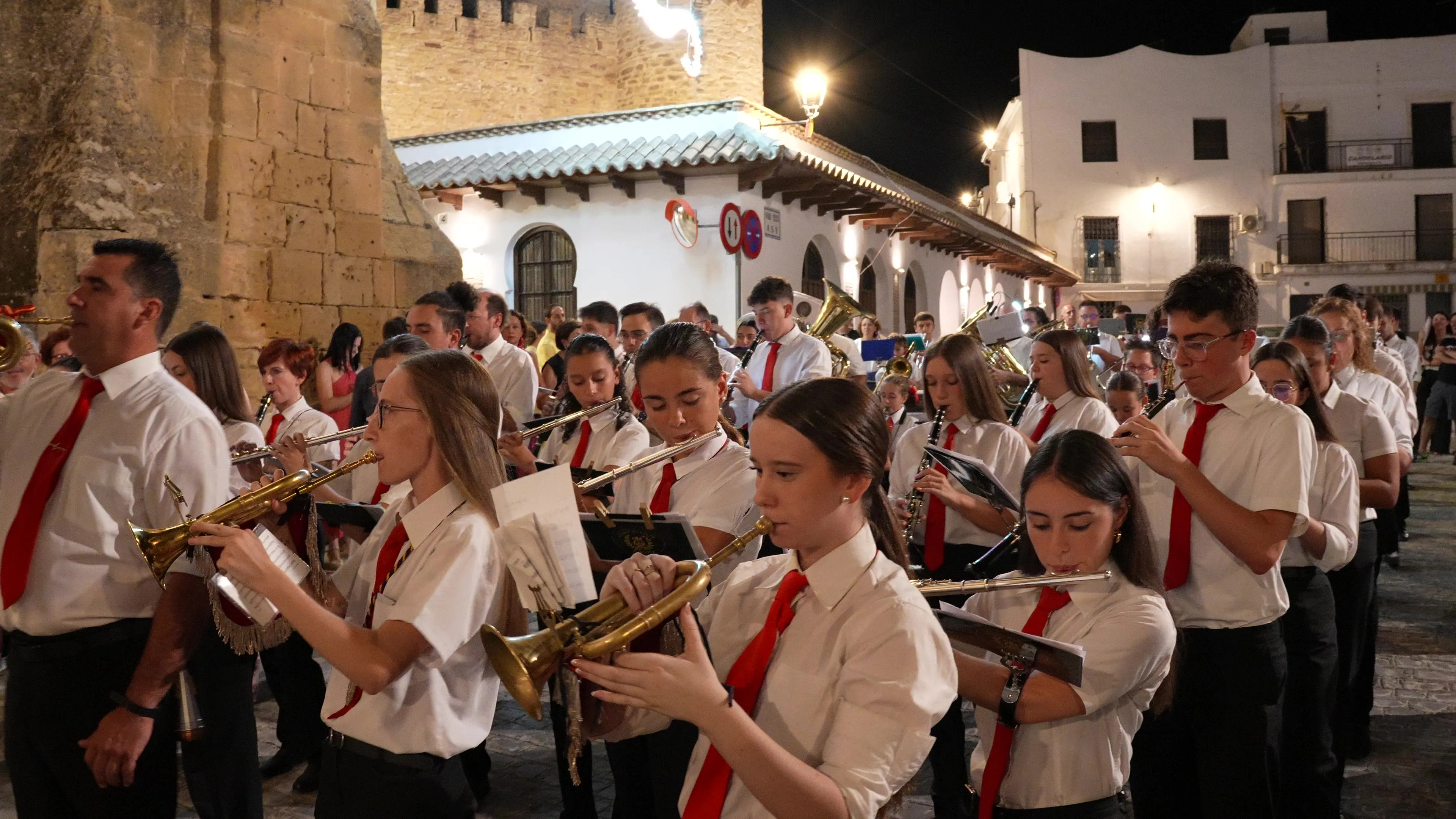 Lopera vive uno de sus días grandes con la procesión del Cristo Grande o Cristo de la Veracruz
