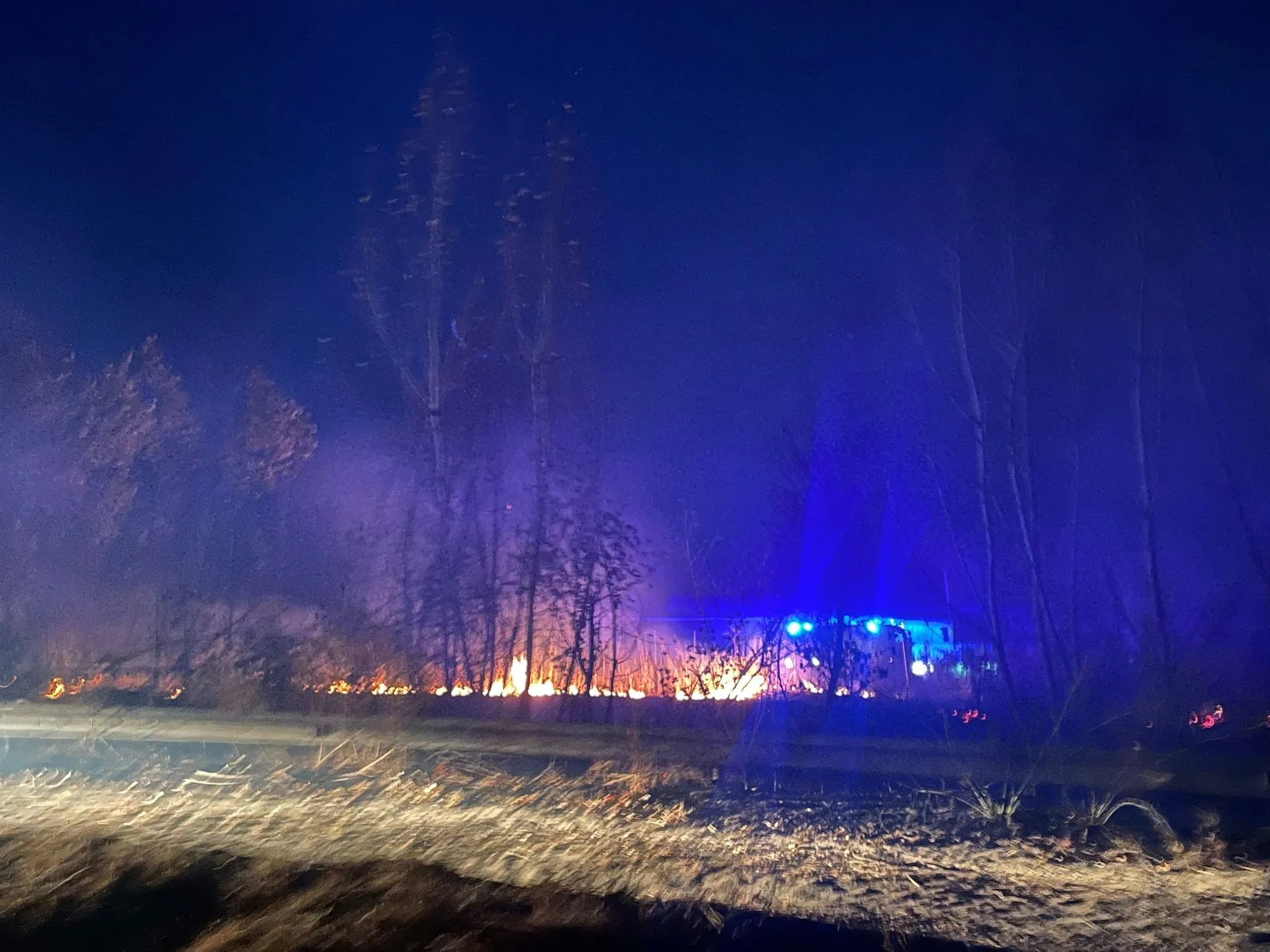 El Arroyo del Asno a la altura de Pedro Abad, en llamas. Foto: Juan Antonio Reyes