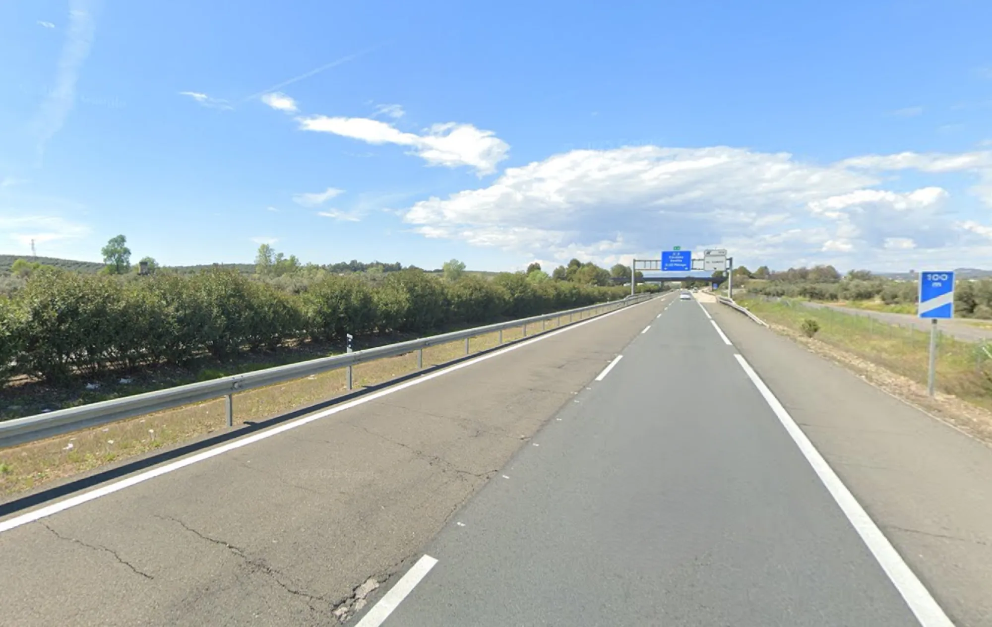 La Autovía A4 a su paso por el punto kilométrico 374 junto al municipio de El Carpio.