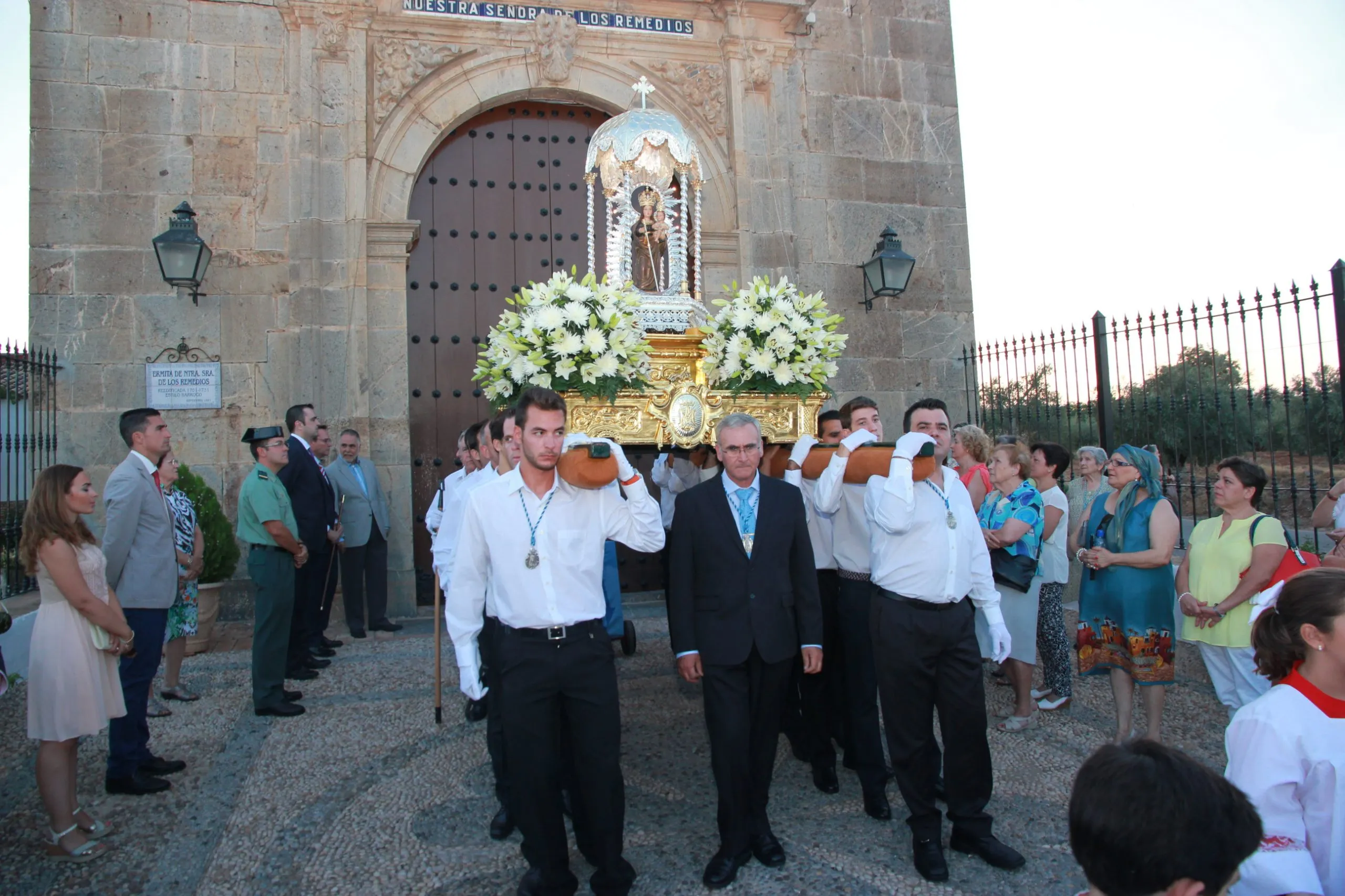 La imagen de Ntra. Sra. de los Remedios Coronada en procesión durante las fiestas patronales en su honor. Foto: Ayuntamiento de Villafranca de Córdoba