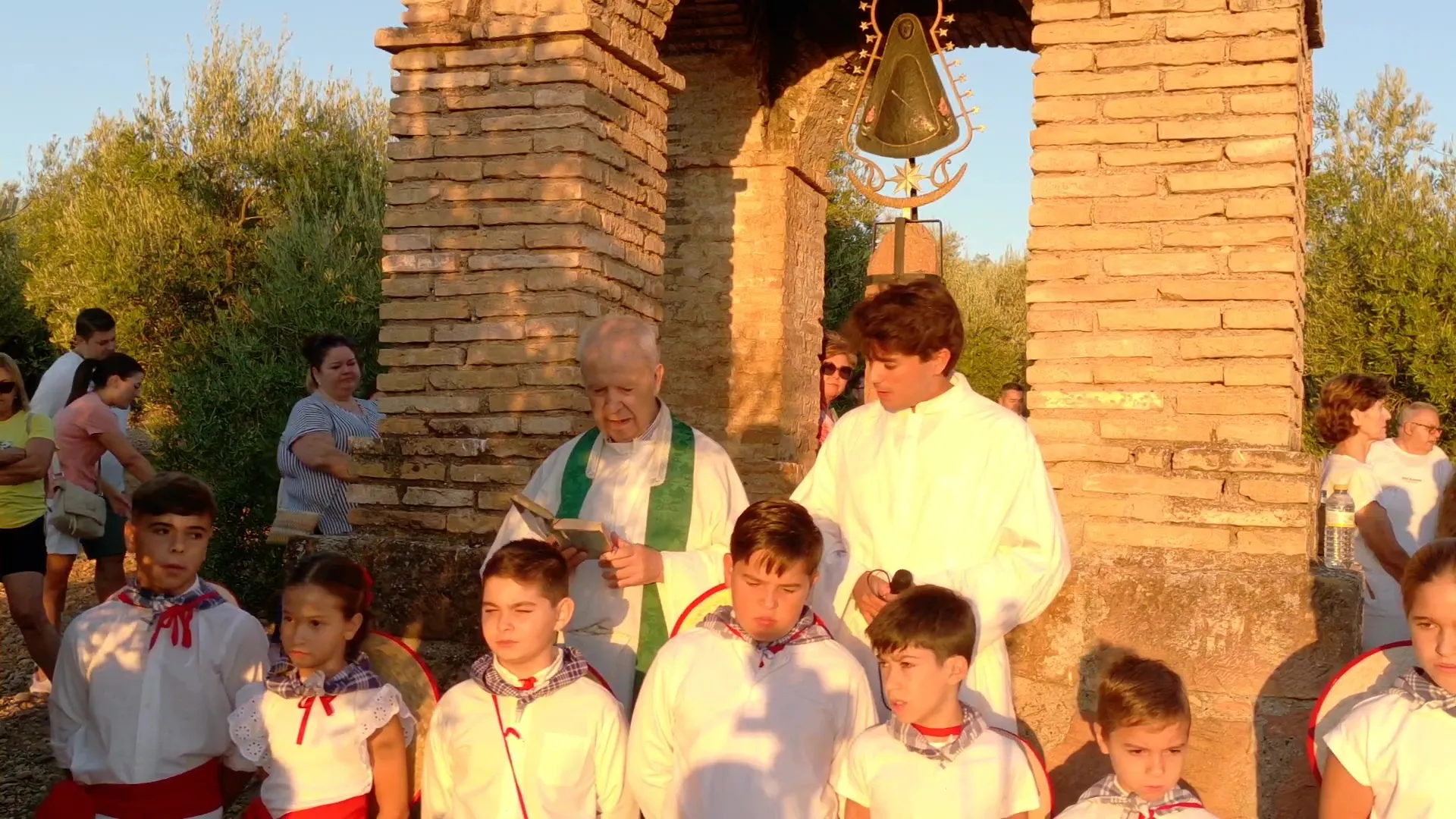 Misa en el humilladero de la Virgen de la Estrella en Villa del Río