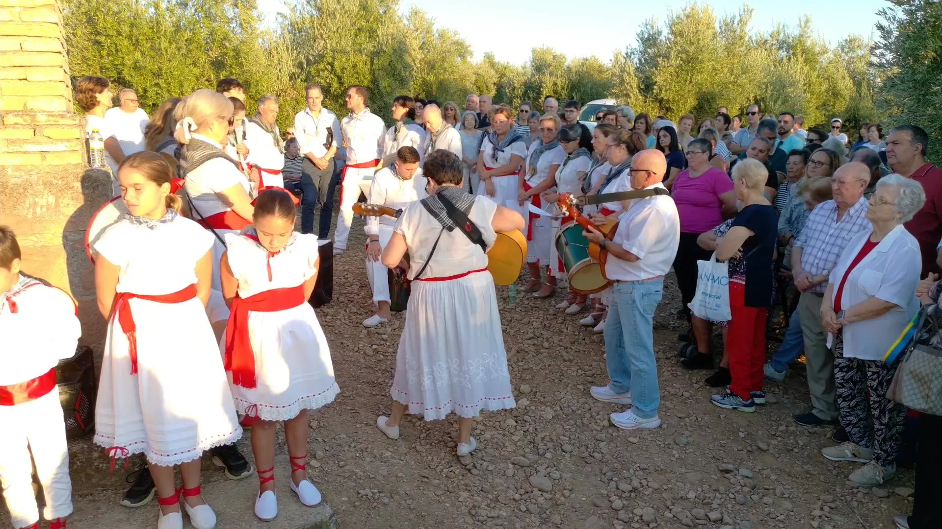 Misa en el humilladero de la Virgen de la Estrella en Villa del Río