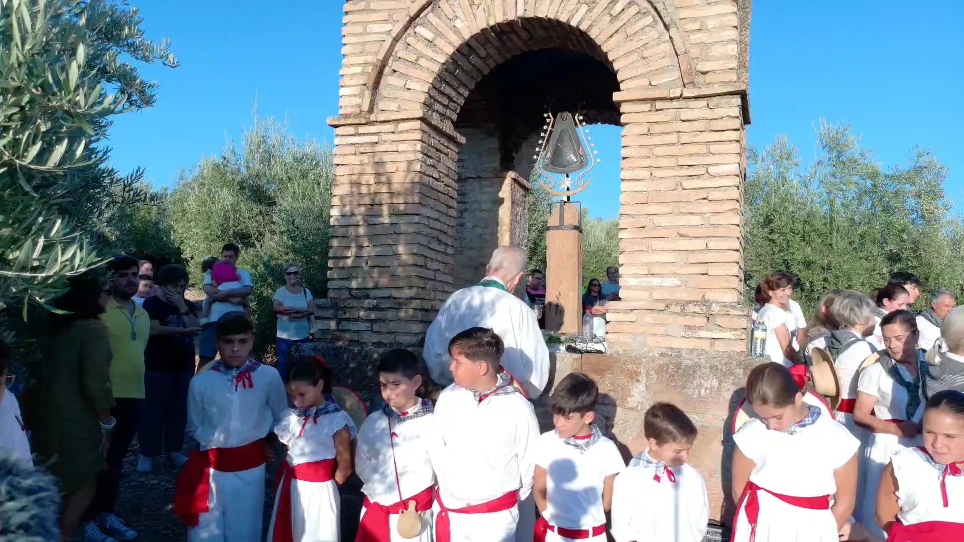Misa en el humilladero de la Virgen de la Estrella en Villa del Río