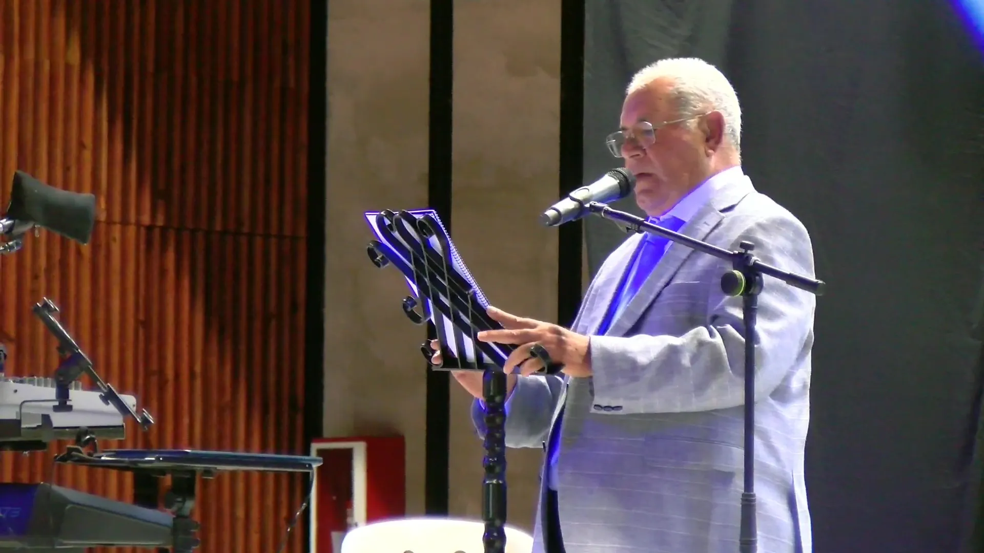 Bernardo Sanchez mientras recitaba su pregón de feria