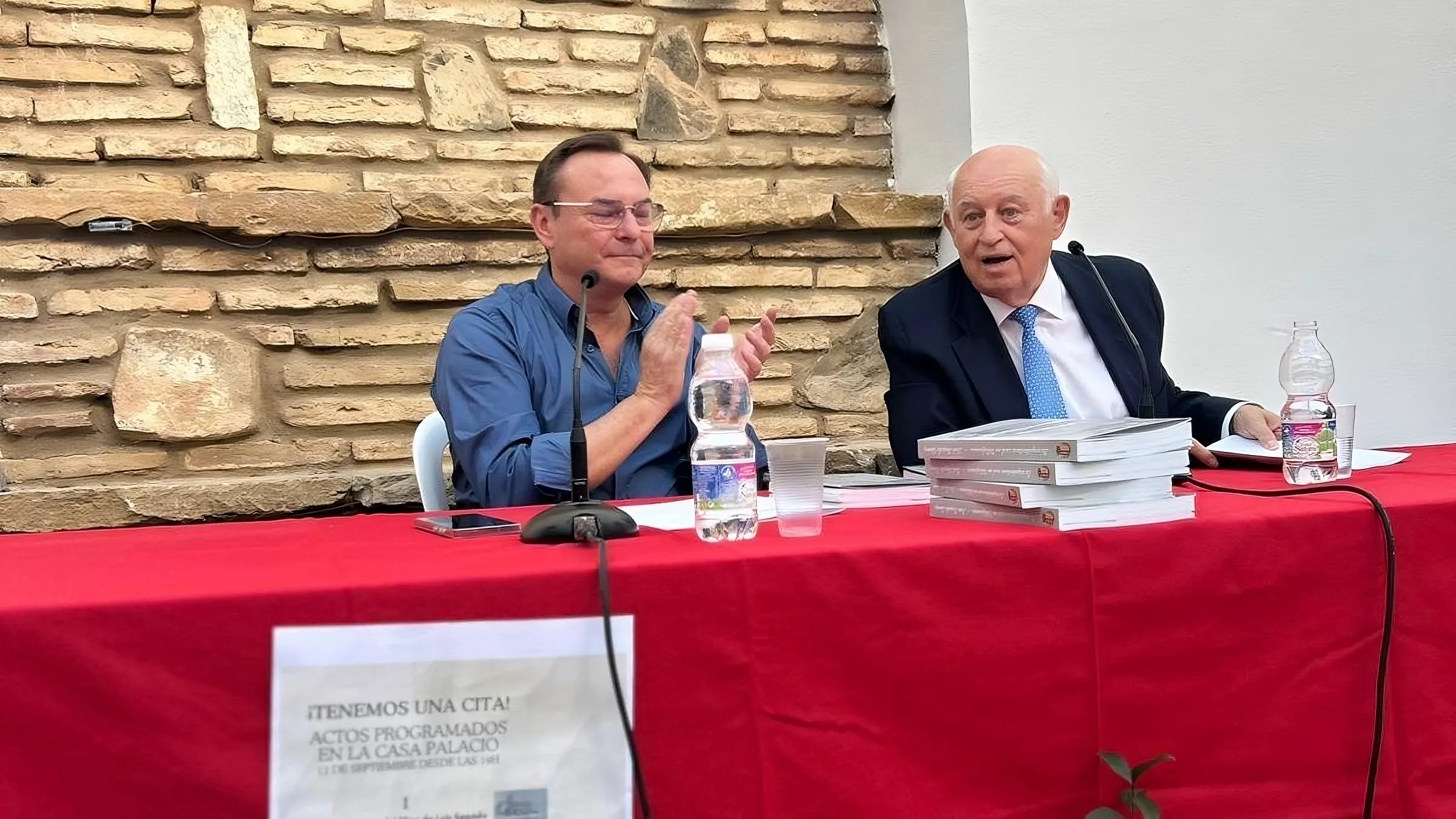 Luis Segado (derecha) presentó su libro sobre la arquitectura civil de Villafranca de Córdoba