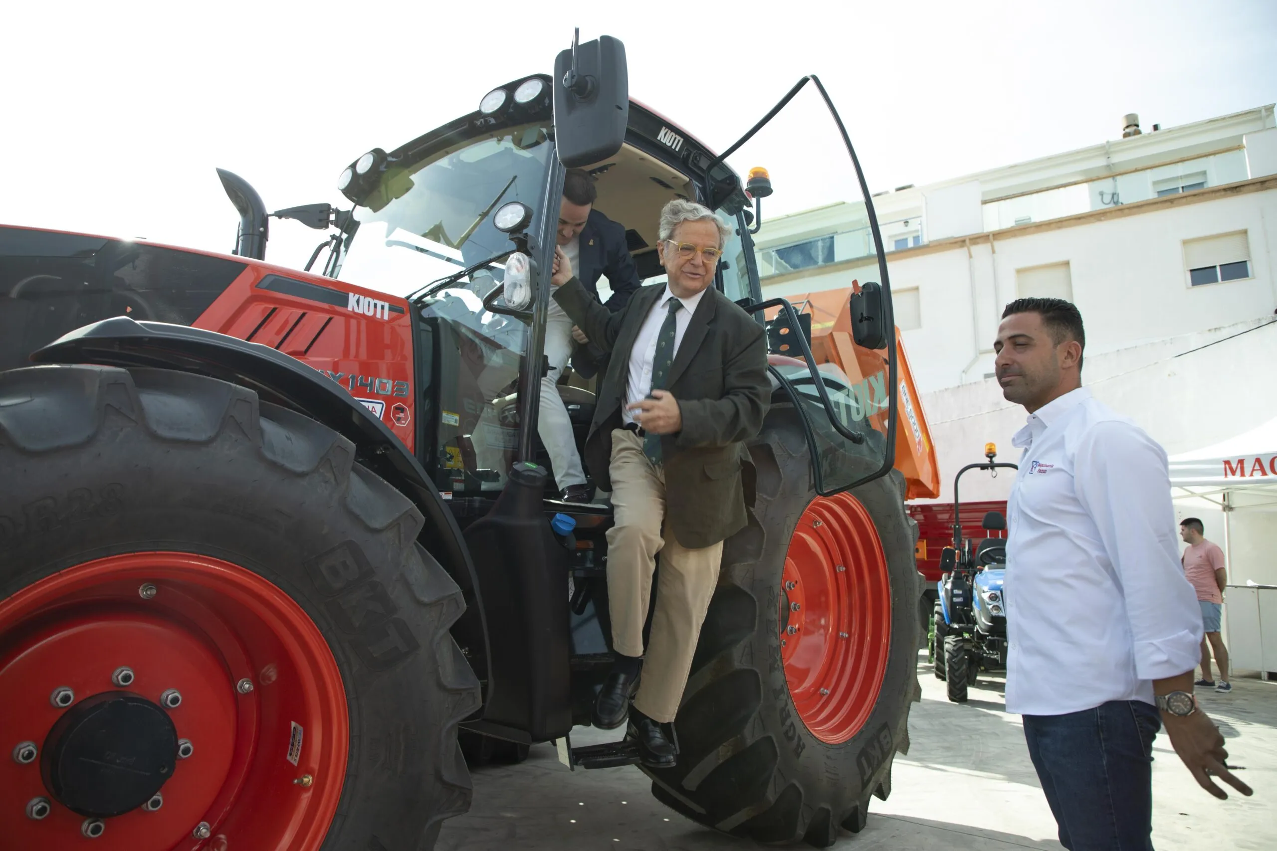 Salvador Fuentes, durante la feria agrícola Agropriego 2025, donde hizo oficial el anuncio de subvenciones a las cooperativas. Foto: Diputación de Córdoba