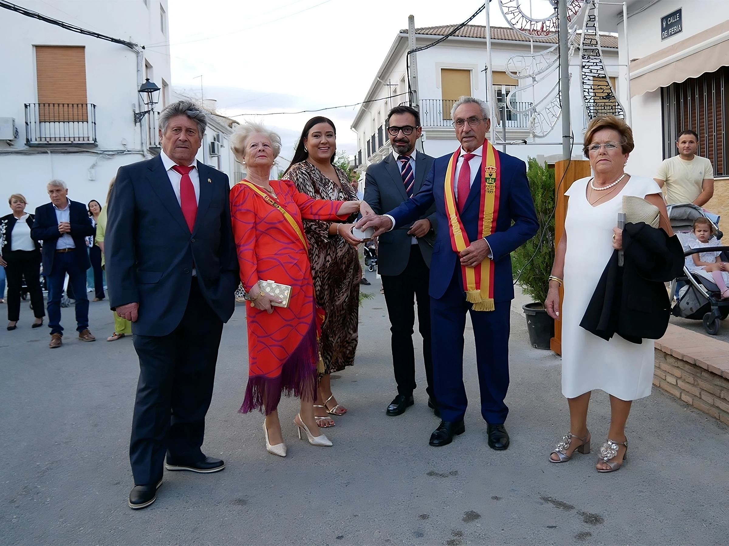 Momento del encendido del alumbrado de feria en Cañete de las Torres