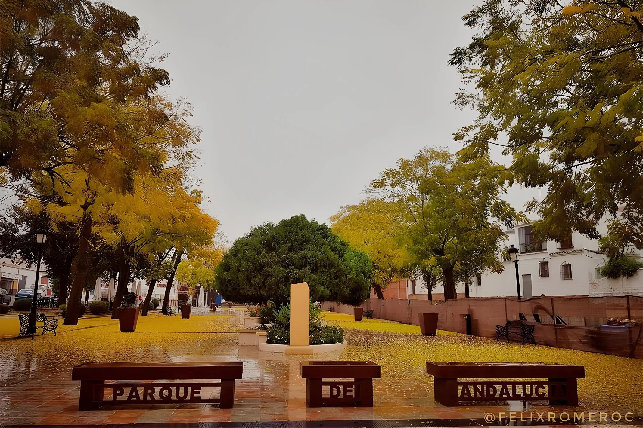 Parque de Andalucia en Cañete de las Torres, en un día de lluvia.