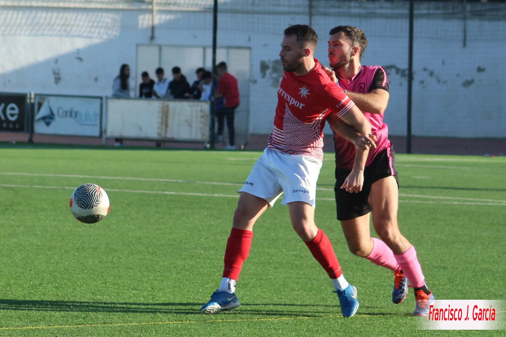 Lance de un partido del Villa del Río CF. Foto: Fco José García