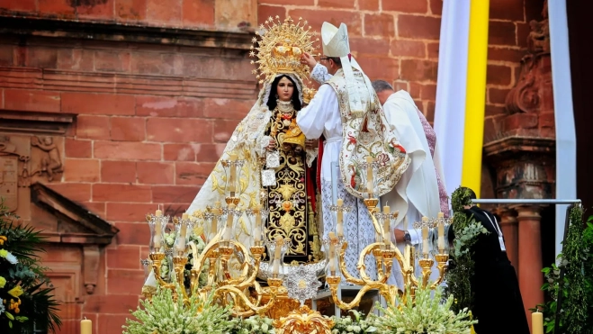 Virgen del Carmen Coronada