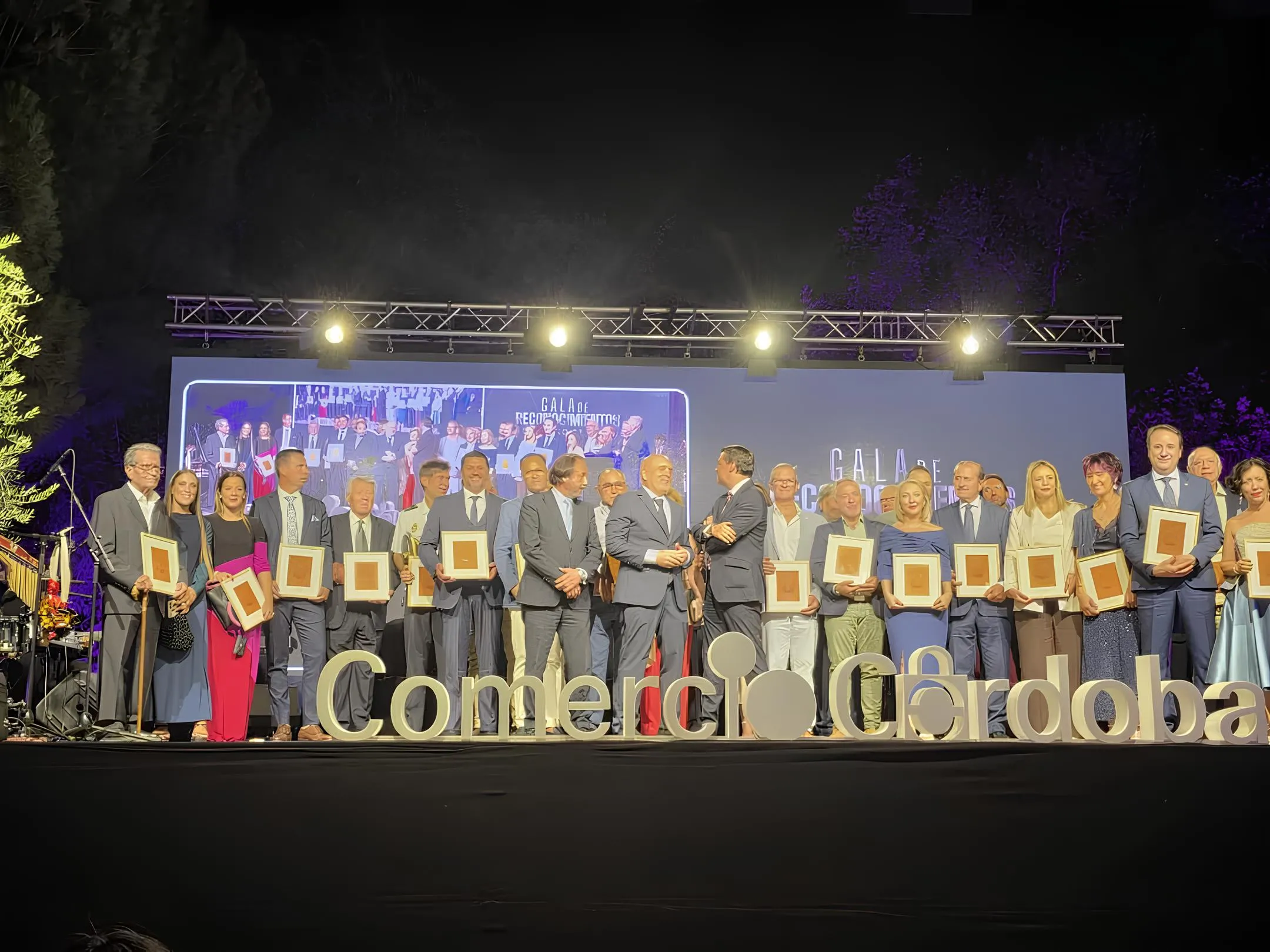 La Gala del Comercio de Córdoba reúne a casi 800 personas en el Real Jardín Botánico