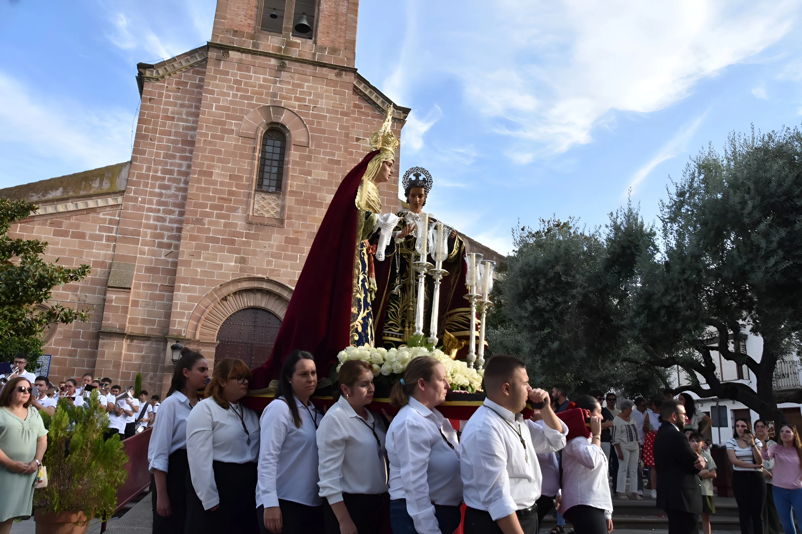 San Juan Evangelista y María Santísima del Amor recorrieron las calles de Villa del Río en la cuarta salida de la Santa Misión Jubilar 2025. Foto: Ayuntamiento de Villa del Río