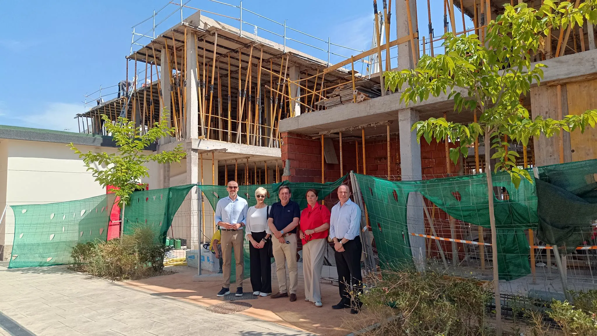 Visita a las obras de ampliación de la residencia de mayores de Villa del Río. Foto: Ayuntamiento de Villa del Río.