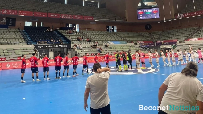 El Beconet Bujalance en su visita al Palacio de los Deportes de Murcia.