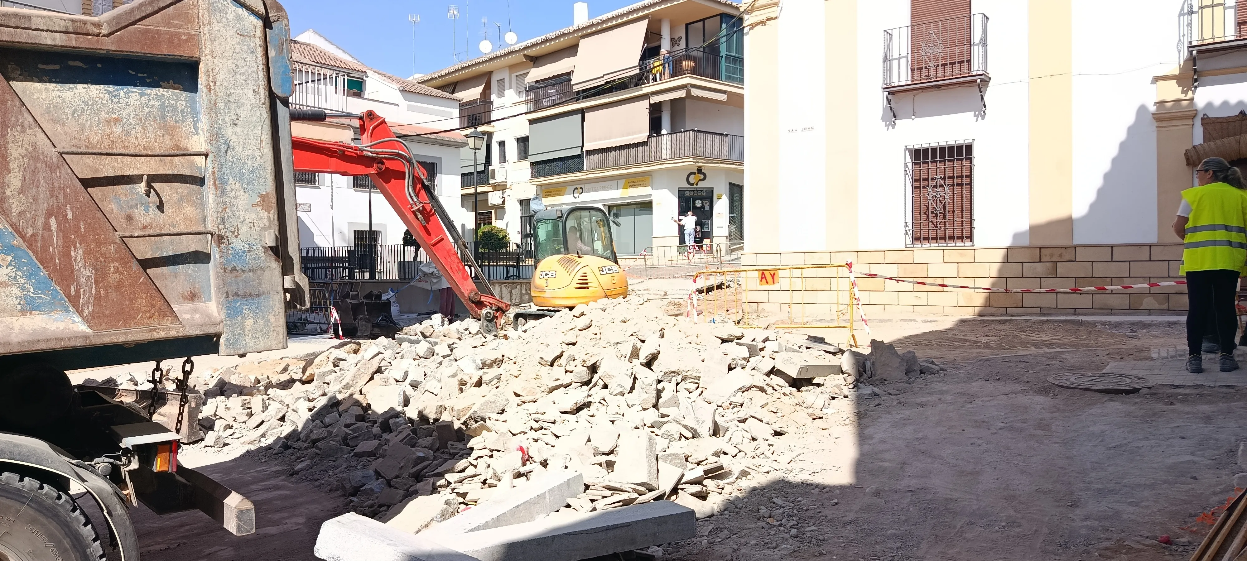 Obras en la intersección de la calle San Antonio con calle Tinte