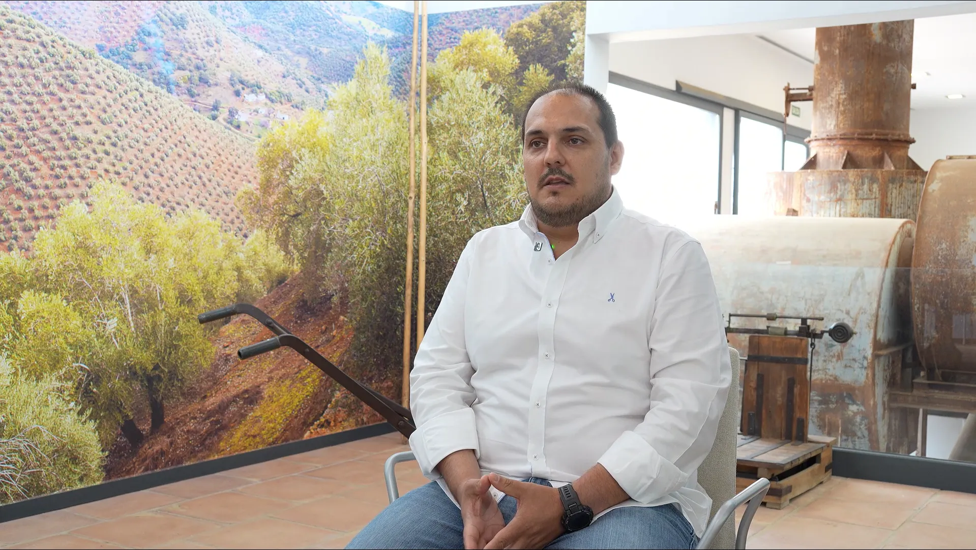 El Alcalde de Adamuz, Rafael Ángel Moreno, durante su entrevista en Beconet TV