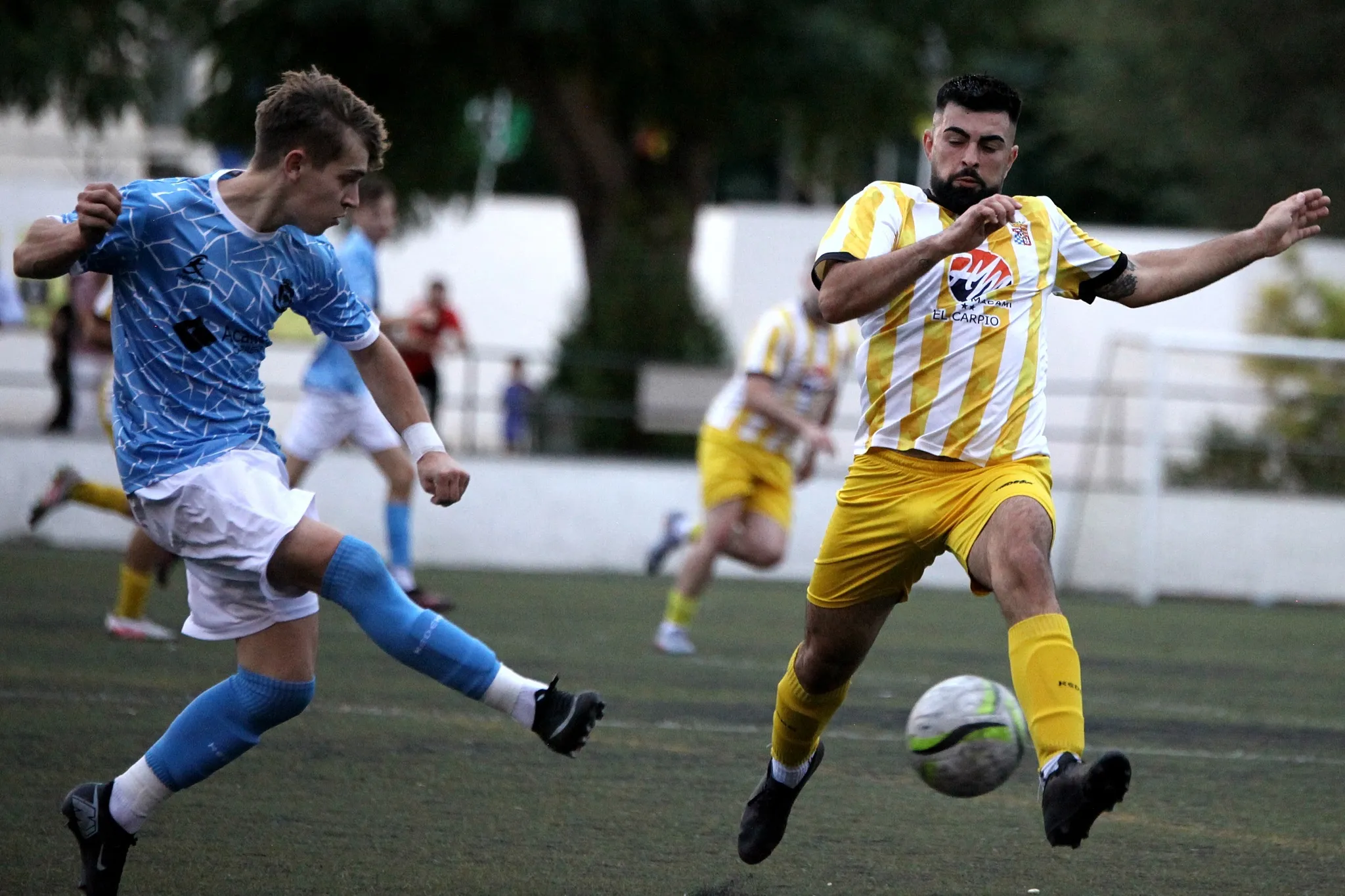 Lance del partido entre El Carpio y Añora. Foto: Paquito Muñoz