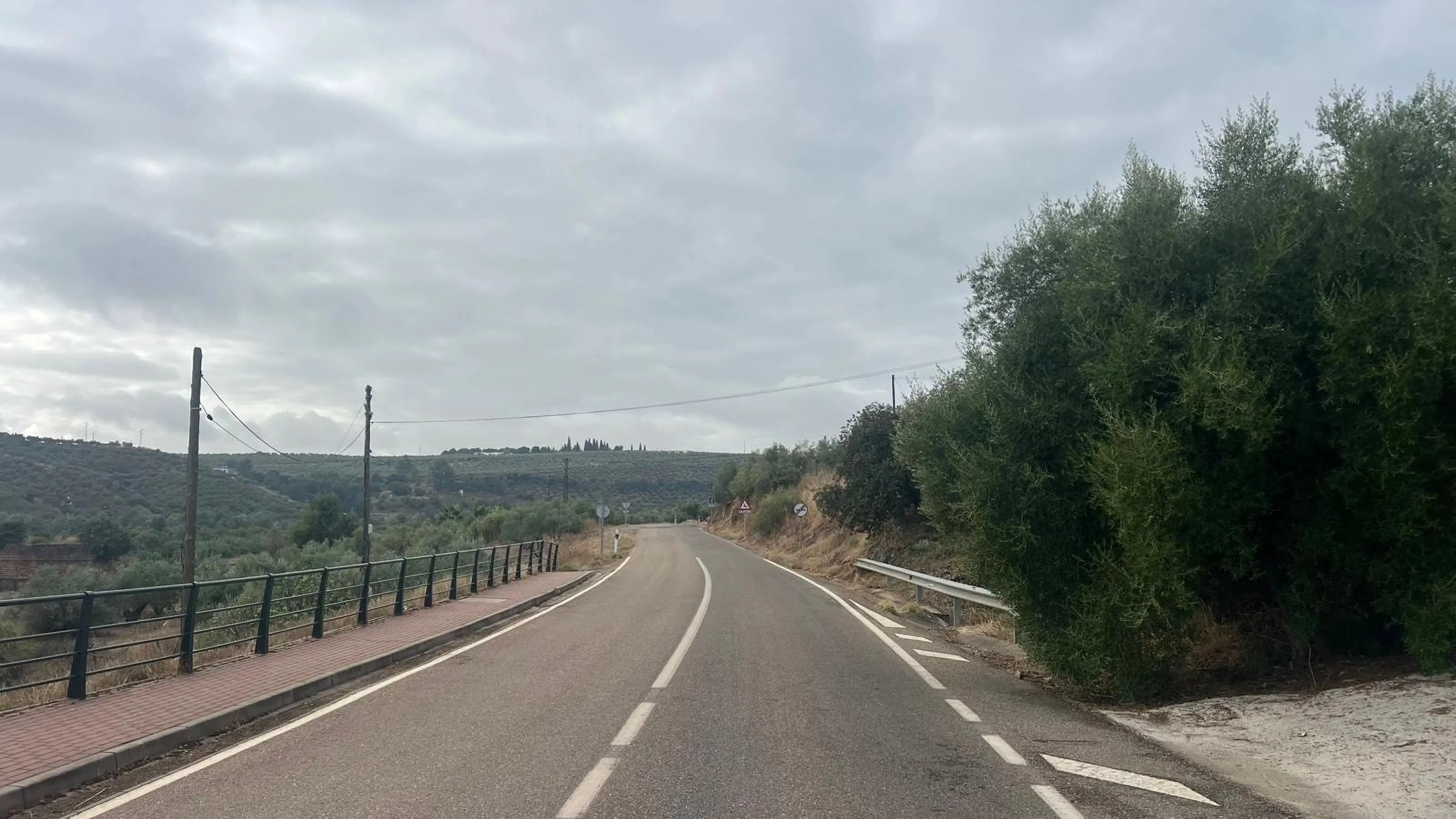 Trabajos de mejora próximos en la carretera CO-414 entre el pantano del Arenoso y el puente nuevo. Trabajos de mejora próximos en la carretera CO-414 entre el pantano del Arenoso y el puente nuevo.
