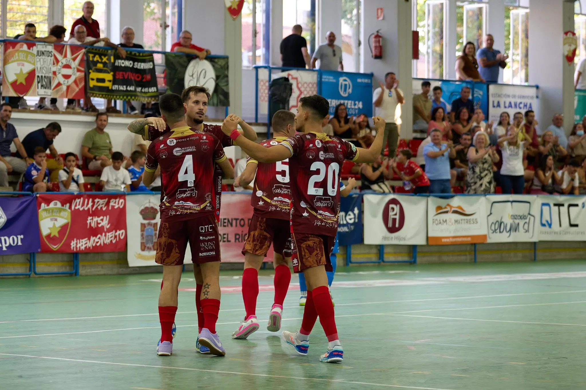 El Villa del Río Futsal celebra un gol en su feudo. Foto: Andrés Tena El Villa del Río Futsal celebra un gol en su feudo. Foto: Andrés Tena