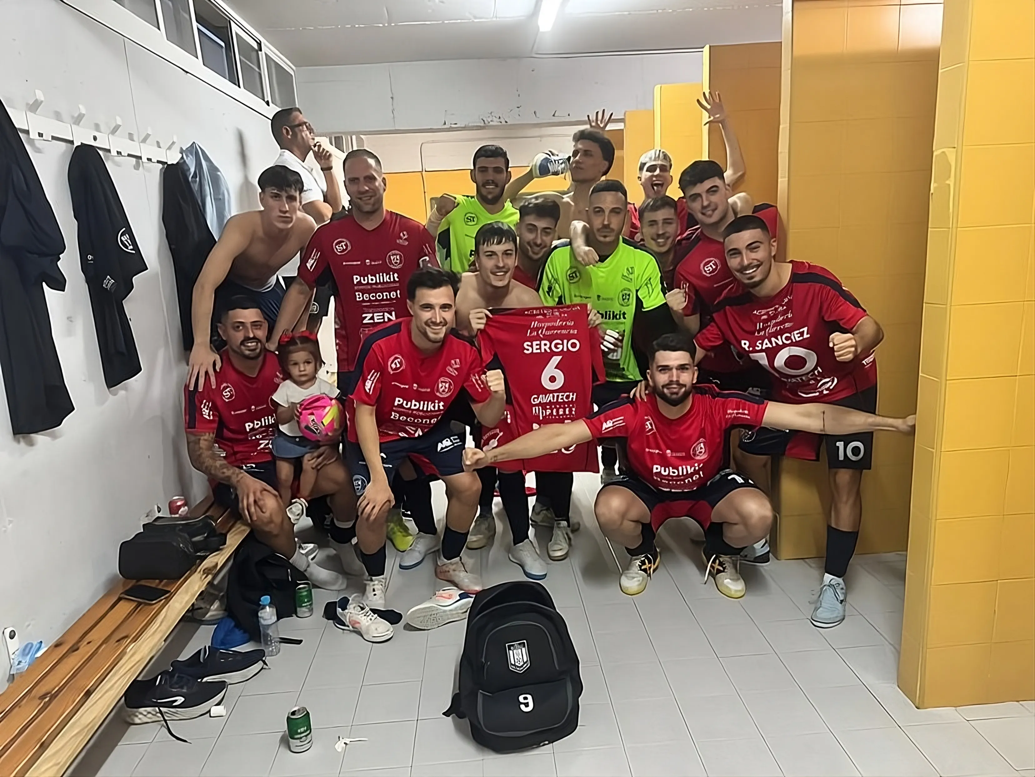 El Beconet Bujalance celebra la victoria. El Beconet Bujalance celebra la victoria.