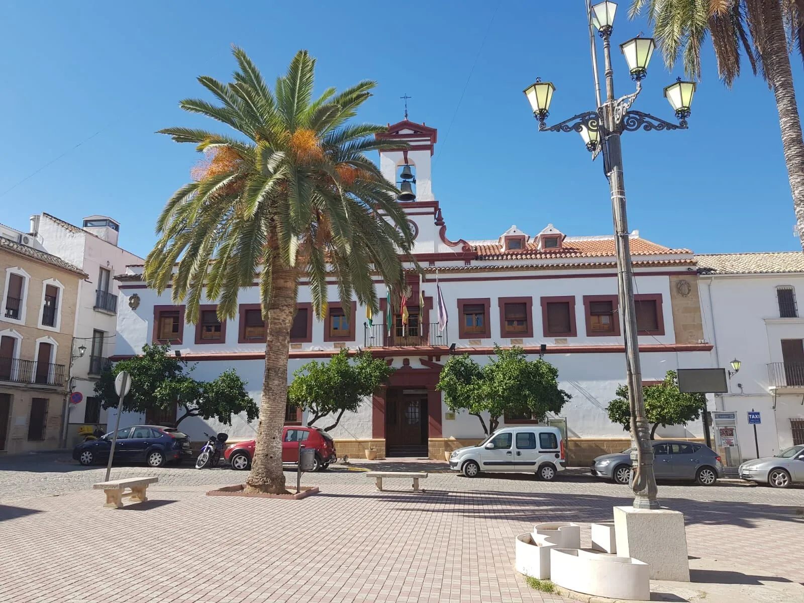 Fachada del ayuntamiento de Lopera