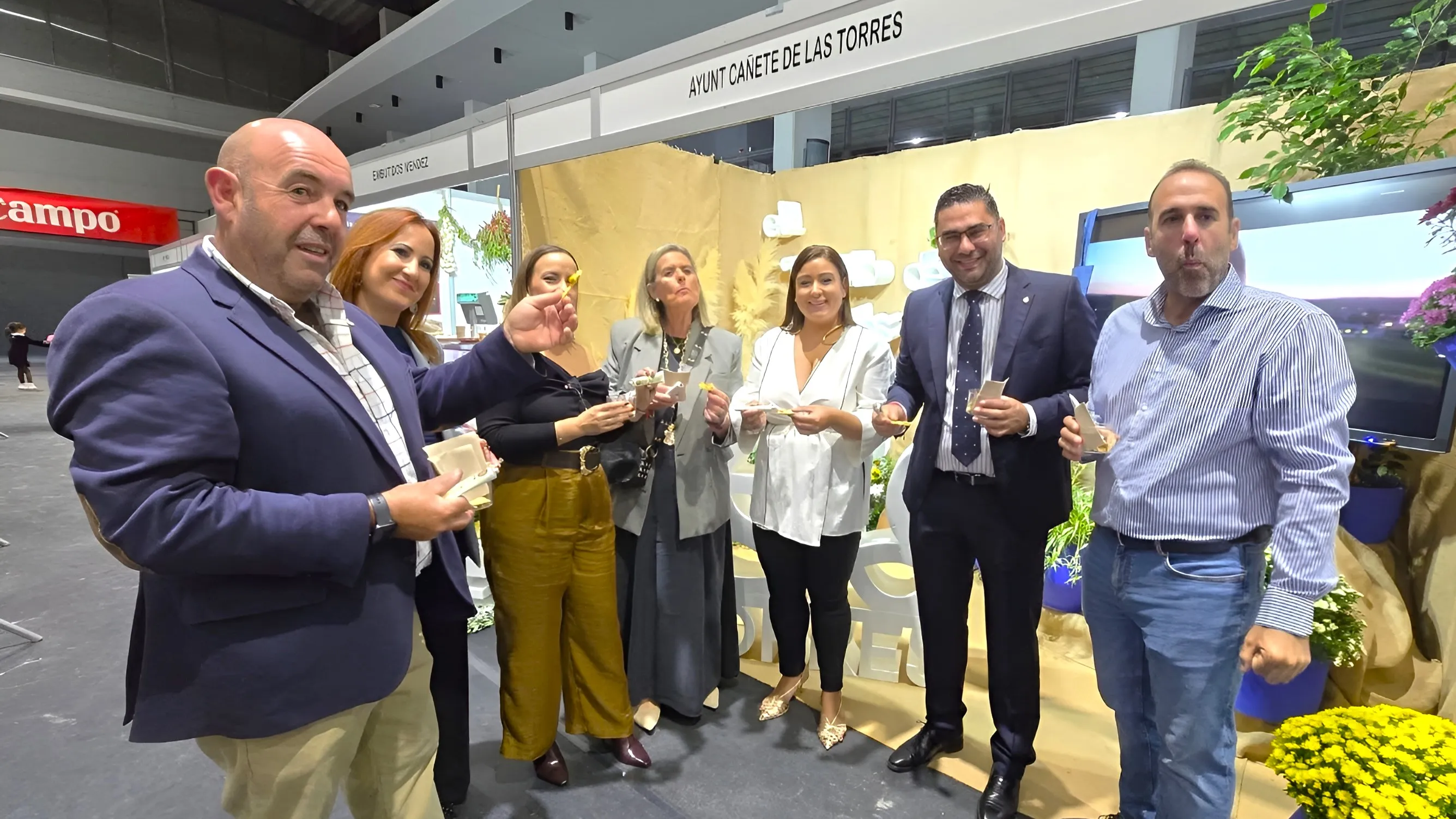 Representantes de Cañete de las Torres durante su participación en la XXII Matanza Tradicional del Cerdo y XXI Fiesta del Chorizo de Espejo. Foto: Ayuntamiento de Cañete de las Torres