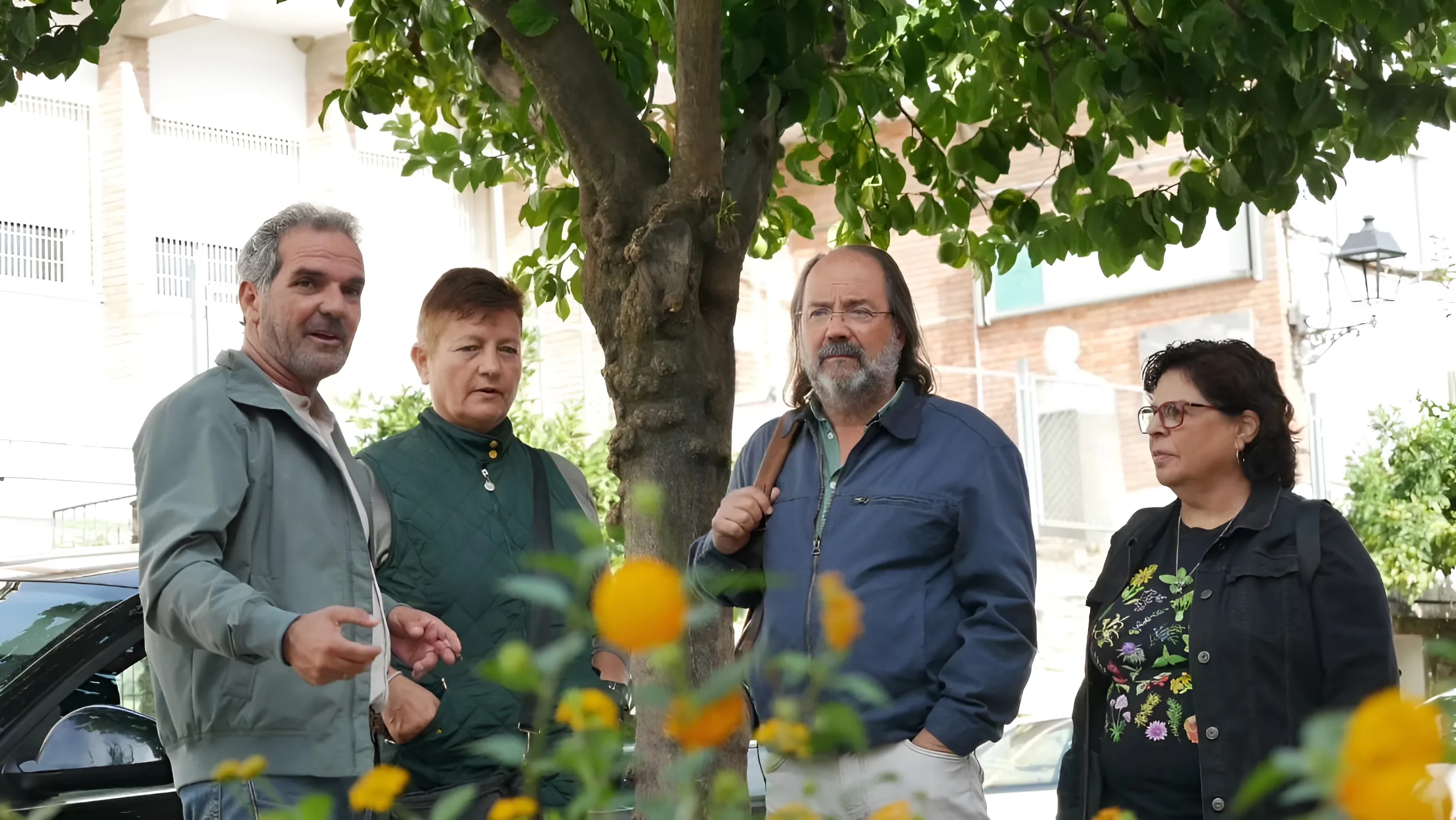 El jurado de “Andalucía en Flor” junto a representantes municipales durante su visita a Cañete de las Torres. Foto: Ayuntamiento de Cañete de las Torres