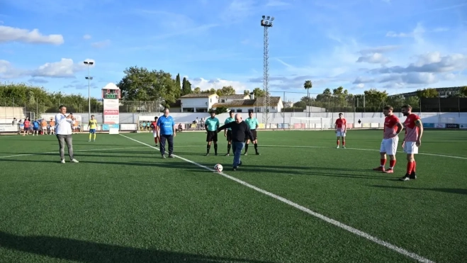 Saque de honor de Antonio Núñez "El Rucho". Saque de honor de Antonio Núñez "El Rucho".