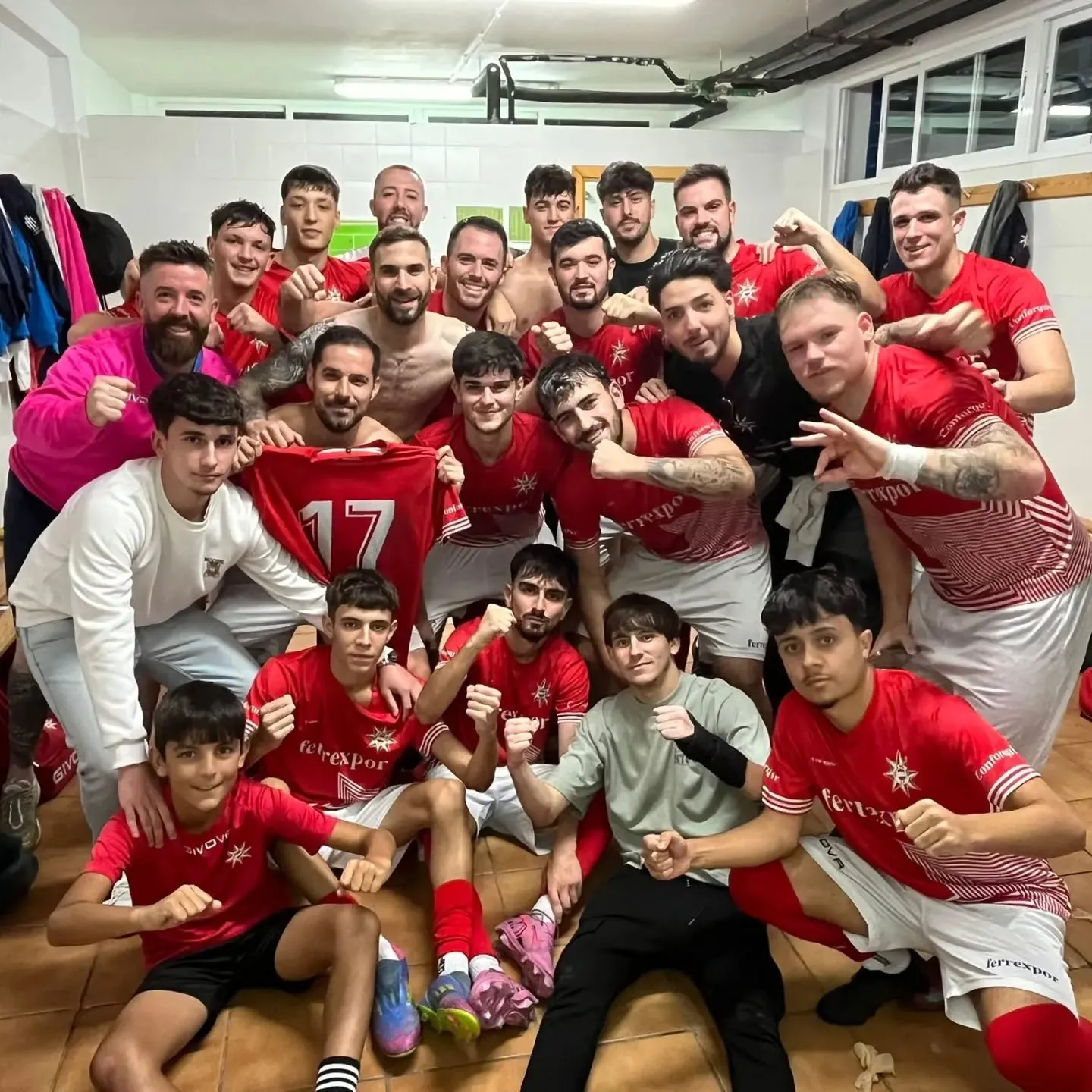 Celebración del Villa del Río C.F. tras su victoria esta jornada