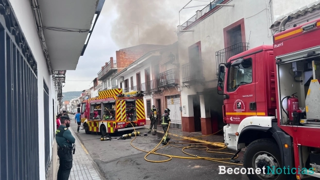 La rápida actuación de los bomberos ha evitado daños mayores. Foto: Manuel Sánchez, Beconet La rápida actuación de los bomberos ha evitado daños mayores. Foto: Manuel Sánchez, Beconet