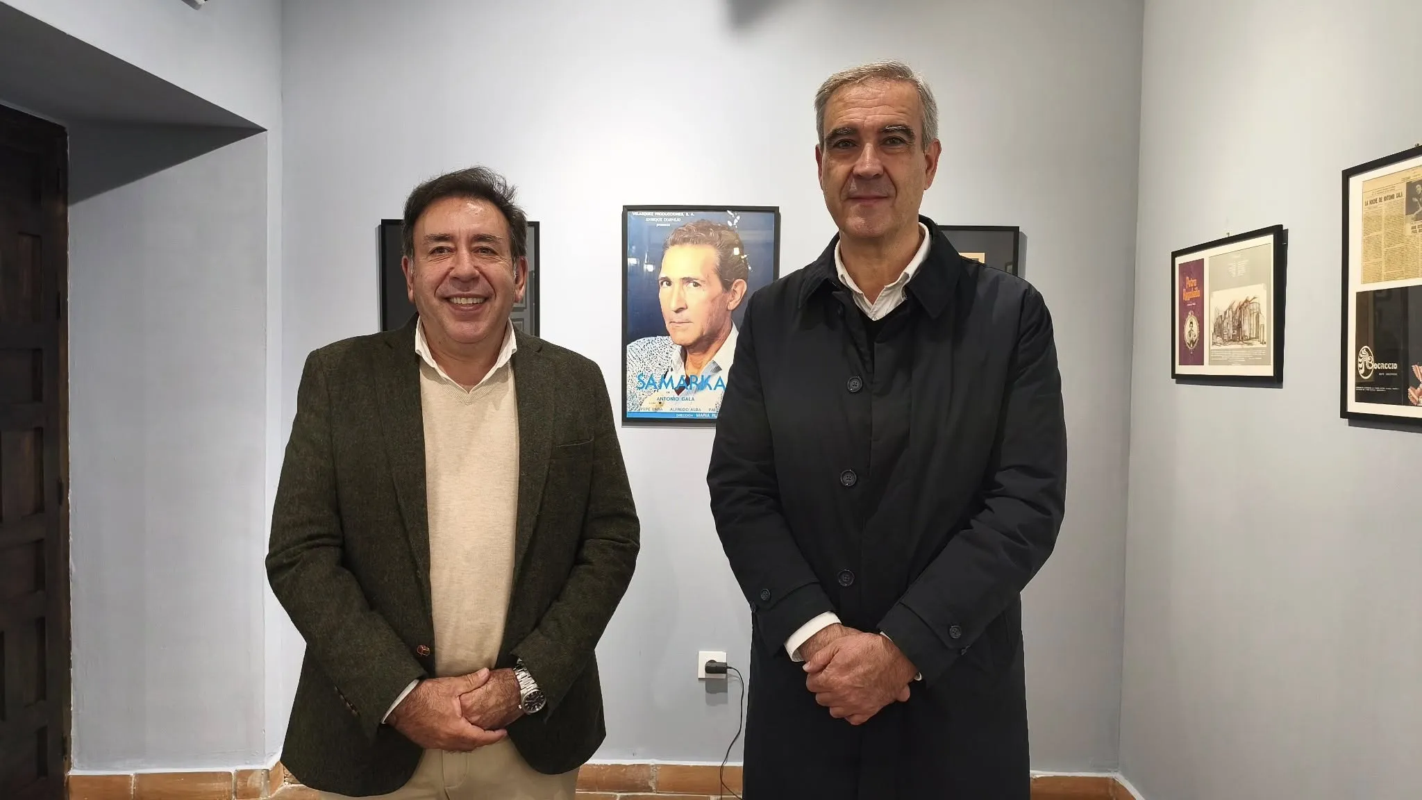 Jesús Morales, alcalde de Villa del Río, junto a Jose María Gala, director de la fundación Antonio Gala