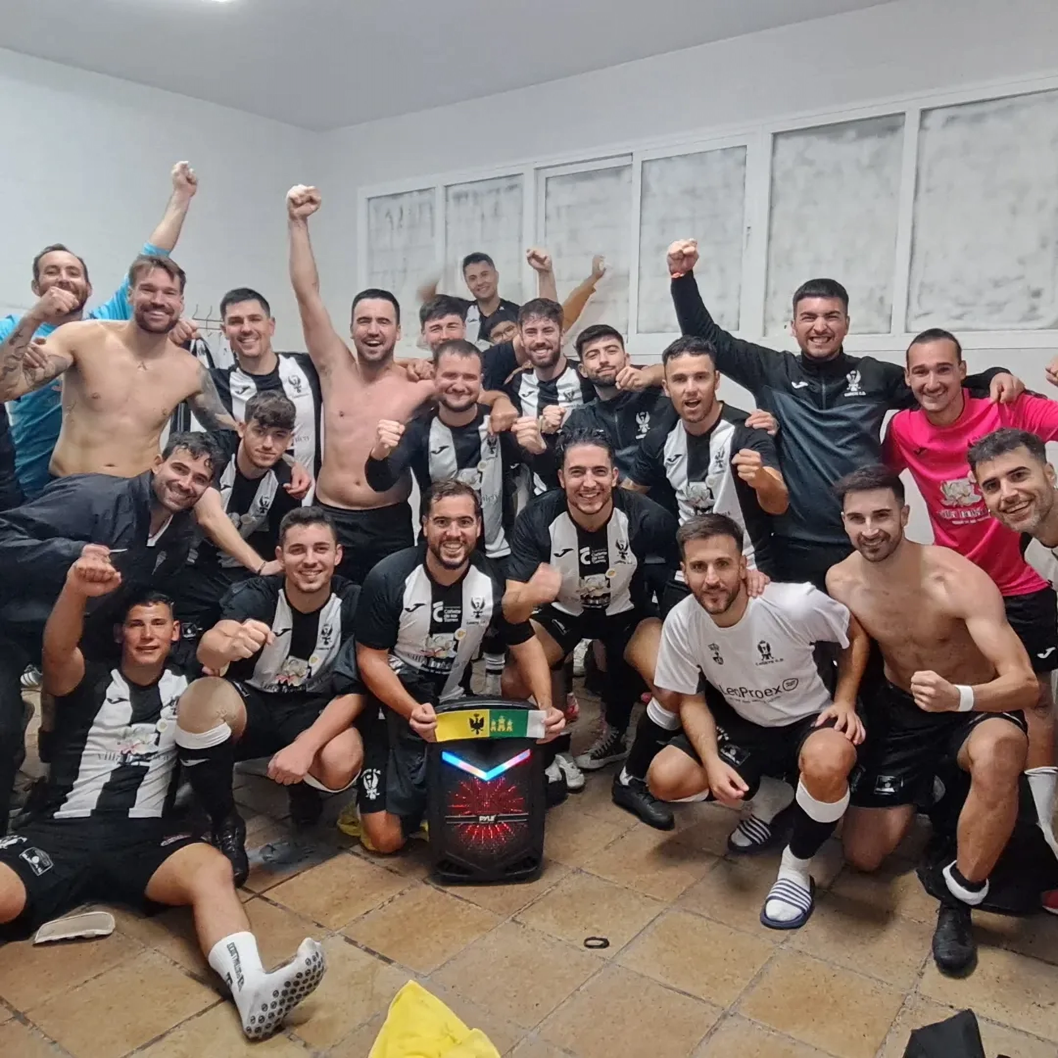 La celebración del C.D. Cañete tras ganar el derbi