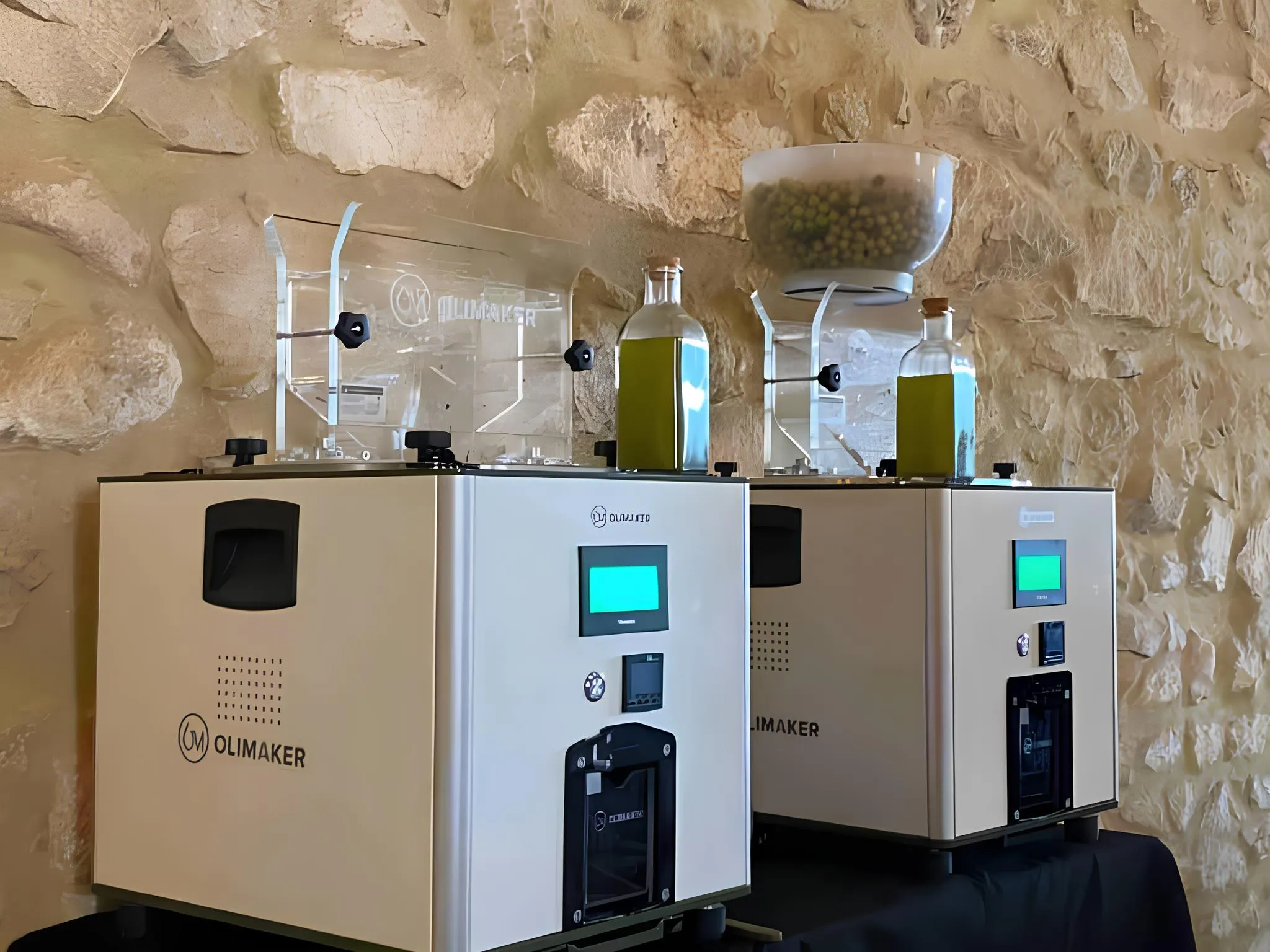 Lopera acoge una microalmazara para enseñar el proceso del aceite de oliva