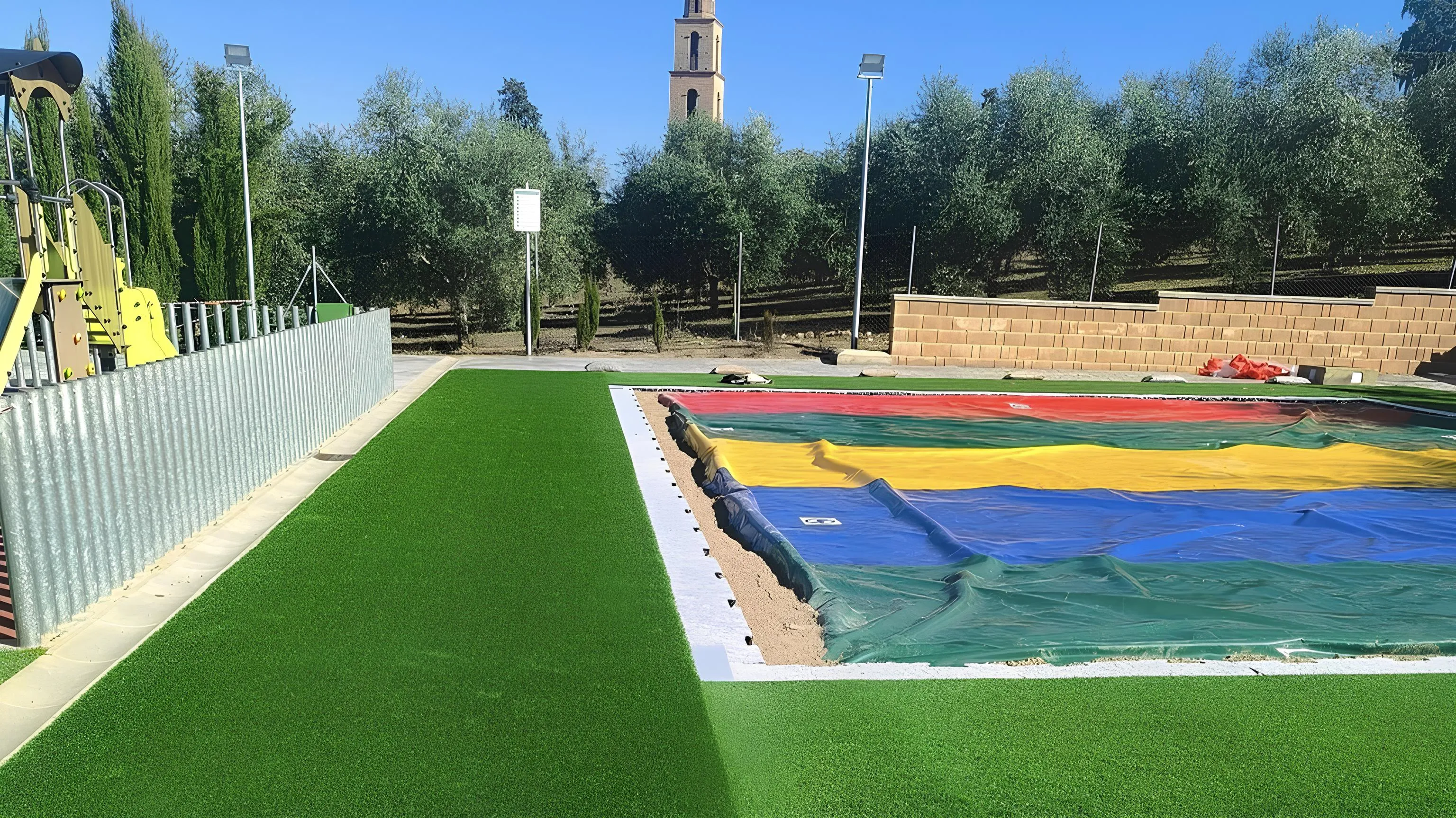 Estado actual de la colchoneta en el Parque de los Niños de Pedro Abad