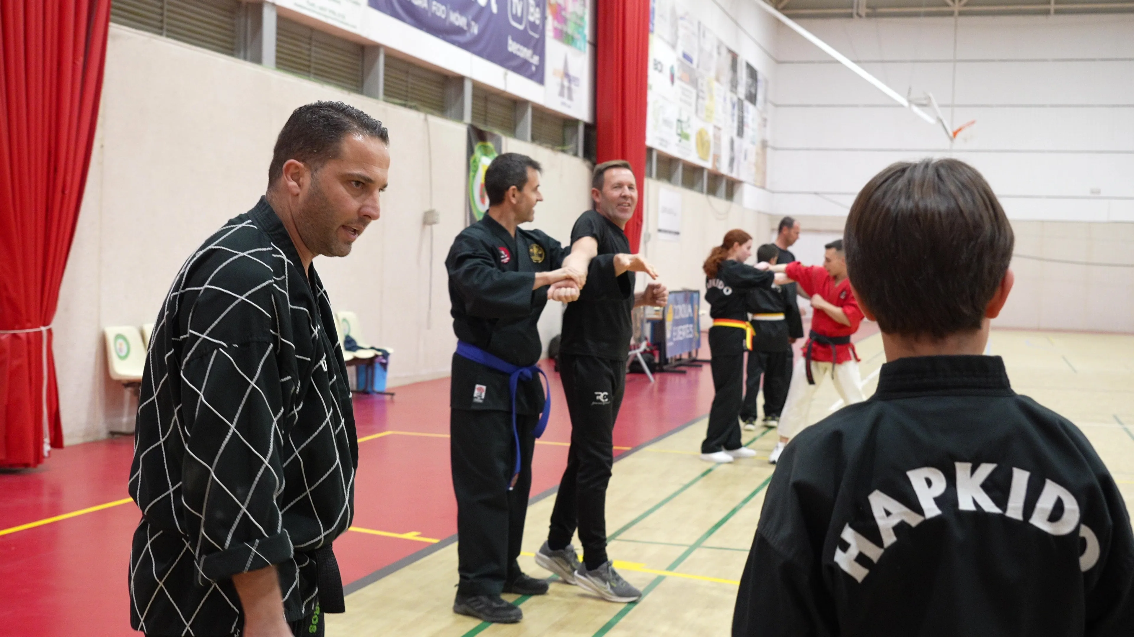 Exhibición de artes marciales de la Escuela de Villa del Río en Lopera