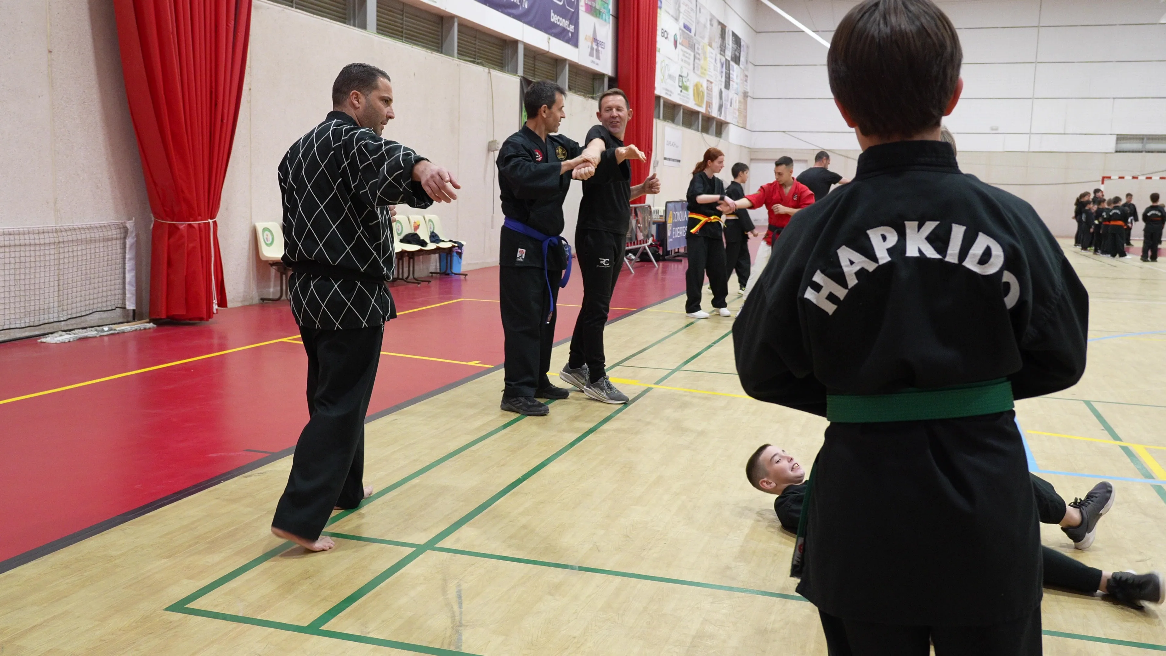Exhibición de artes marciales de la Escuela de Villa del Río en Lopera