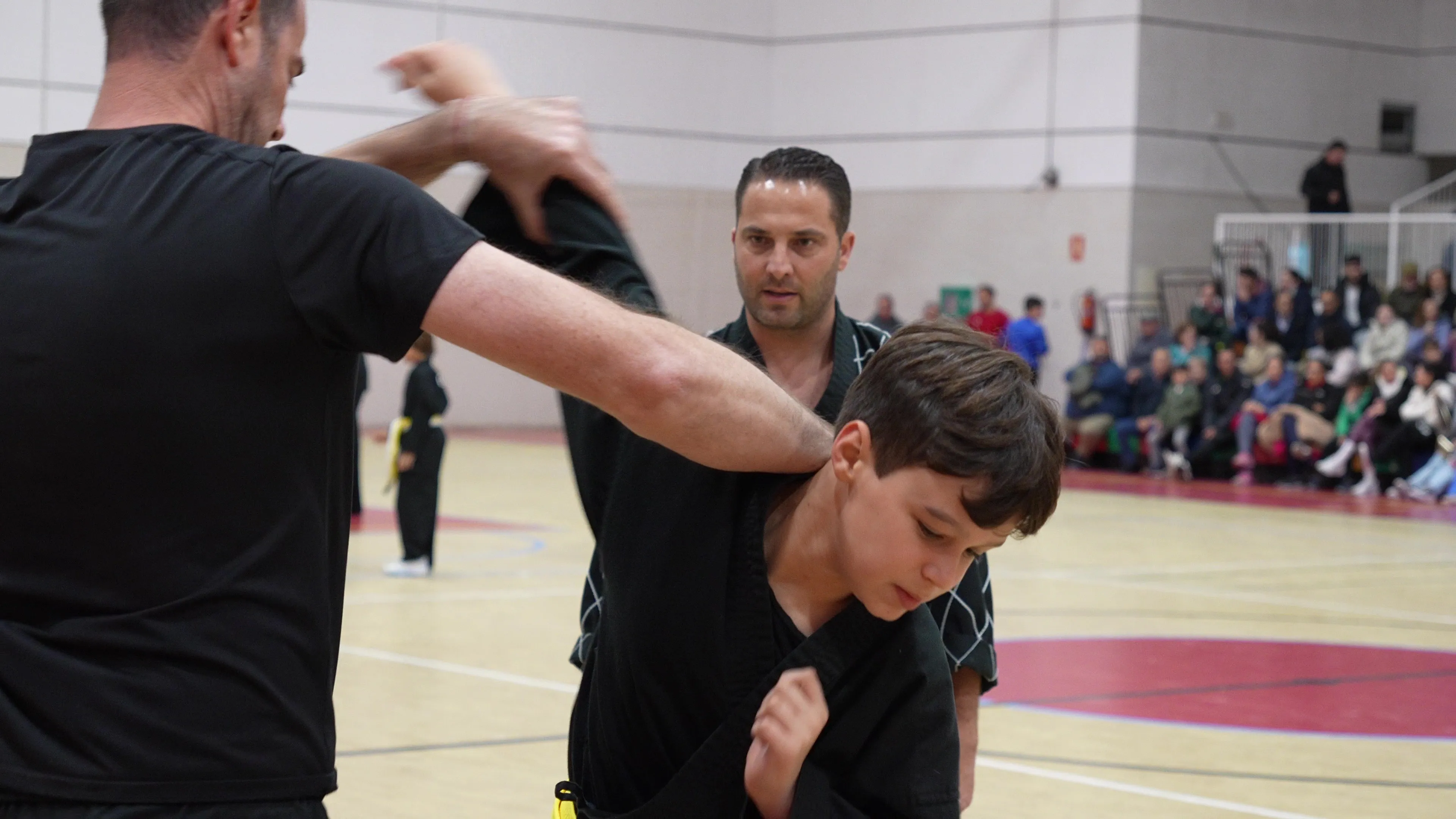 Exhibición de artes marciales de la Escuela de Villa del Río en Lopera