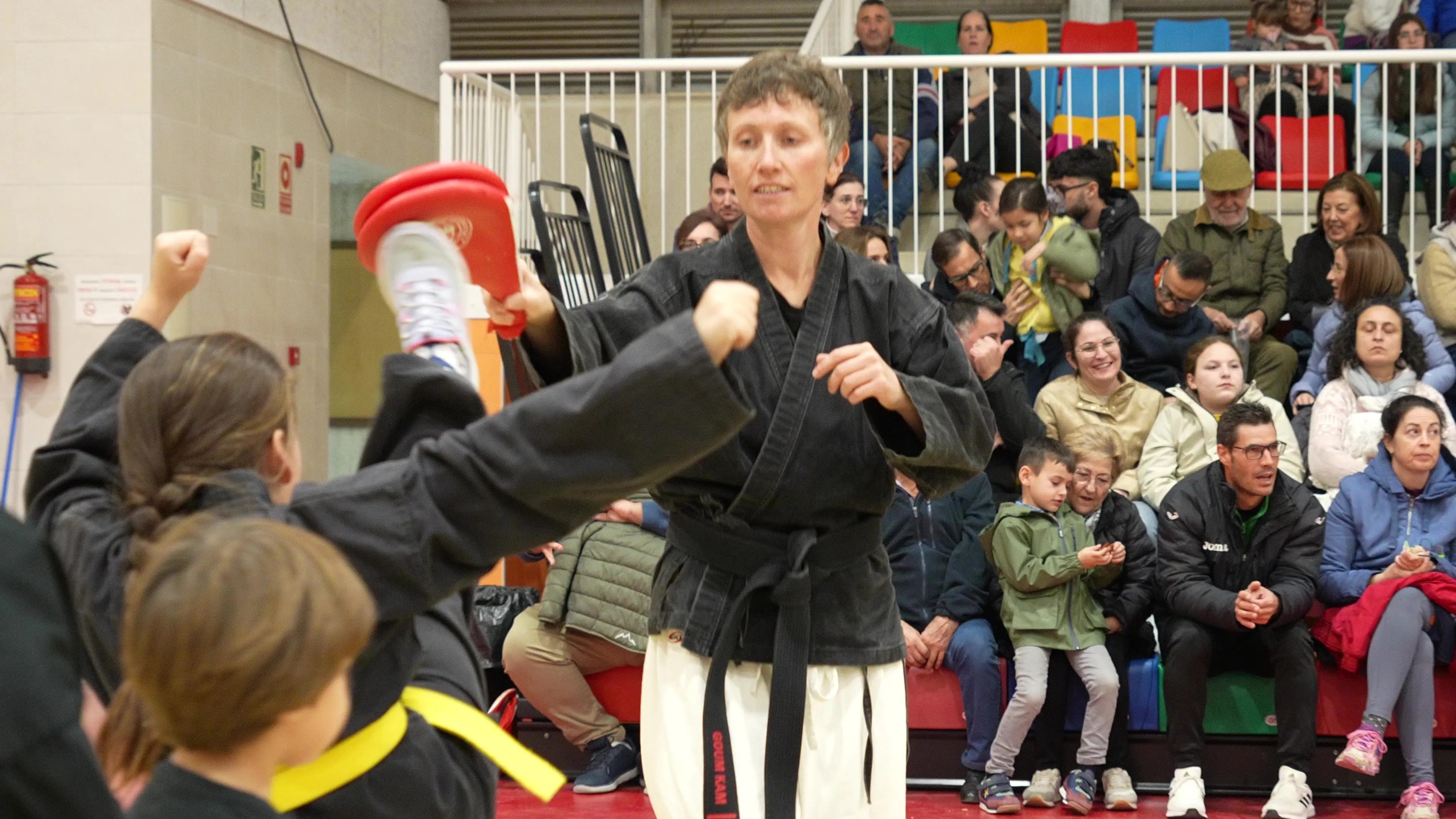 Exhibición de artes marciales de la Escuela de Villa del Río en Lopera