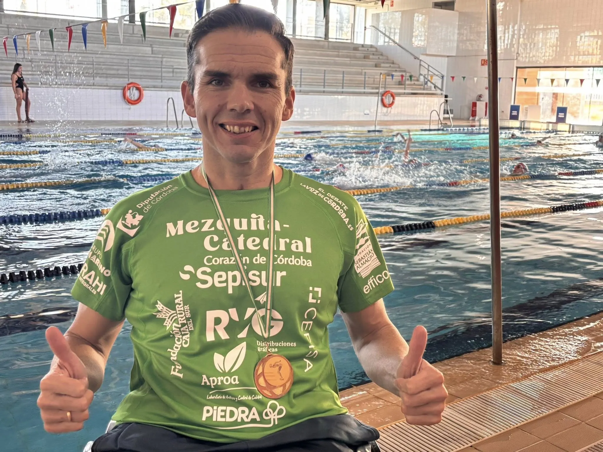 Francisco Salinas 'Koki' con la medalla de oro en el campeonato de Andalucía