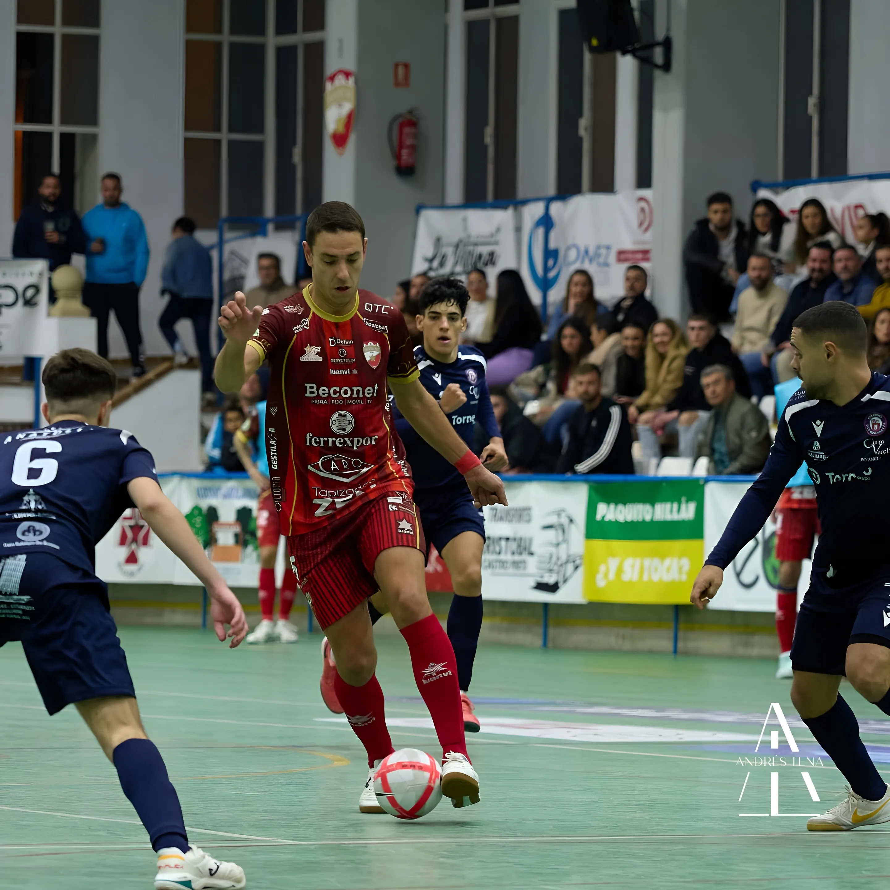 Lance del partido entre Villa del Río Futsal y Nazareno Dos Hermanas. Foto: Andrés Tena
