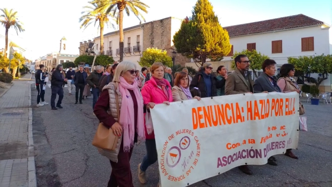 Manifestación en Cañete de las Torres por el 25N