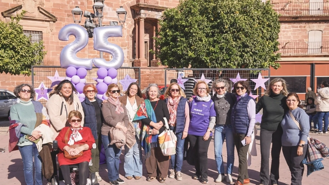 Concentración en la plaza de España de Montoro. Foto: Ayuntamiento de Montoro