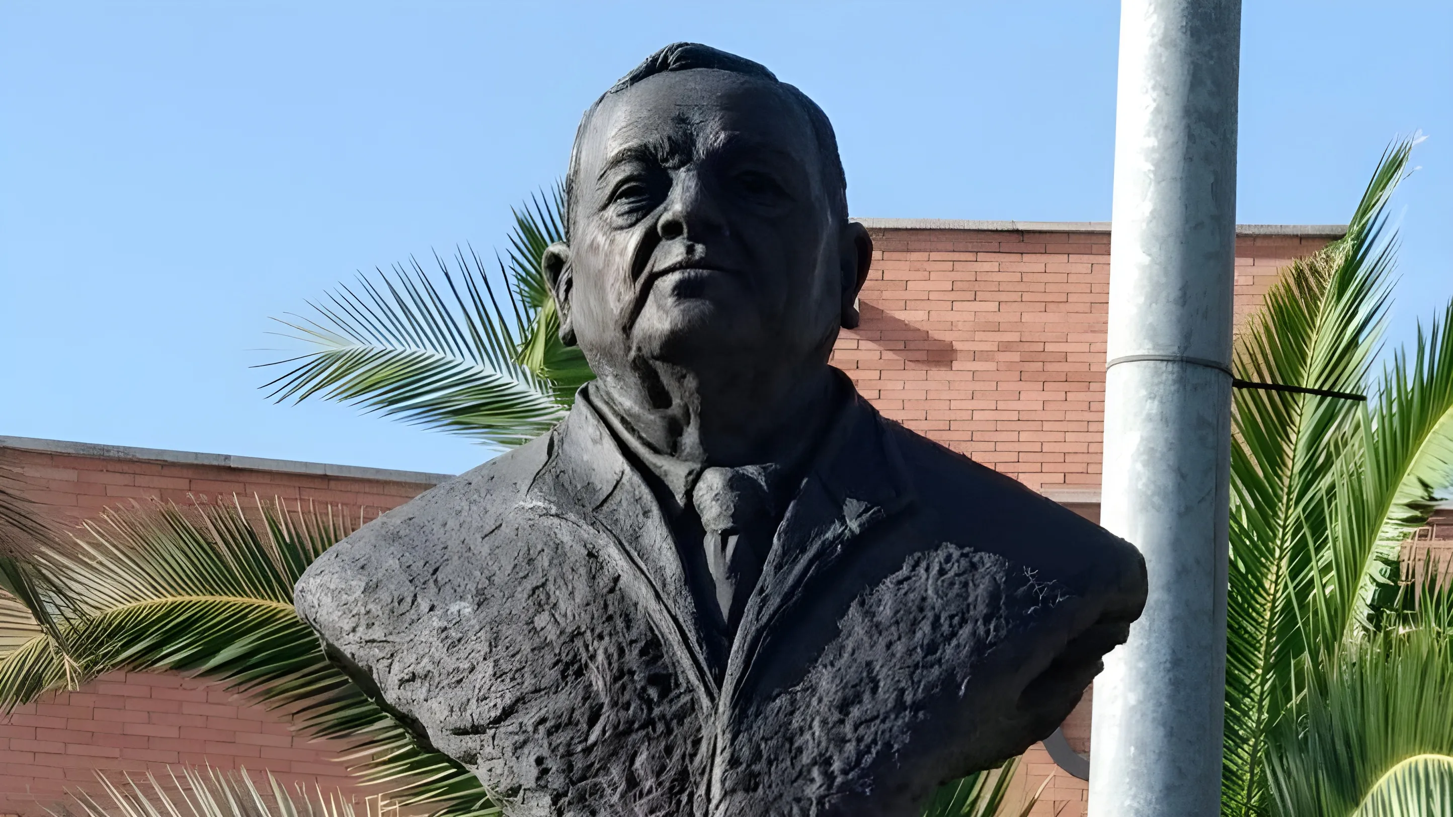Busto de D. José Sánchez Pérez "Josamper".