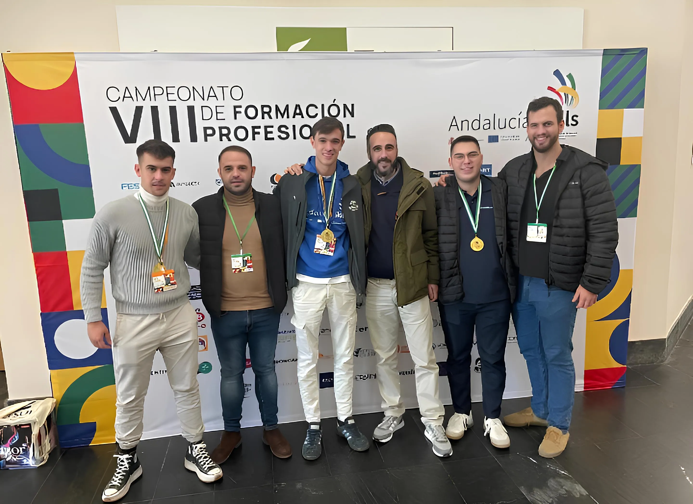 Francisco Jesús Pozo (segundo por la derecha), campeón en su disciplina en las Andalucía Skills. Foto: IES Zoco