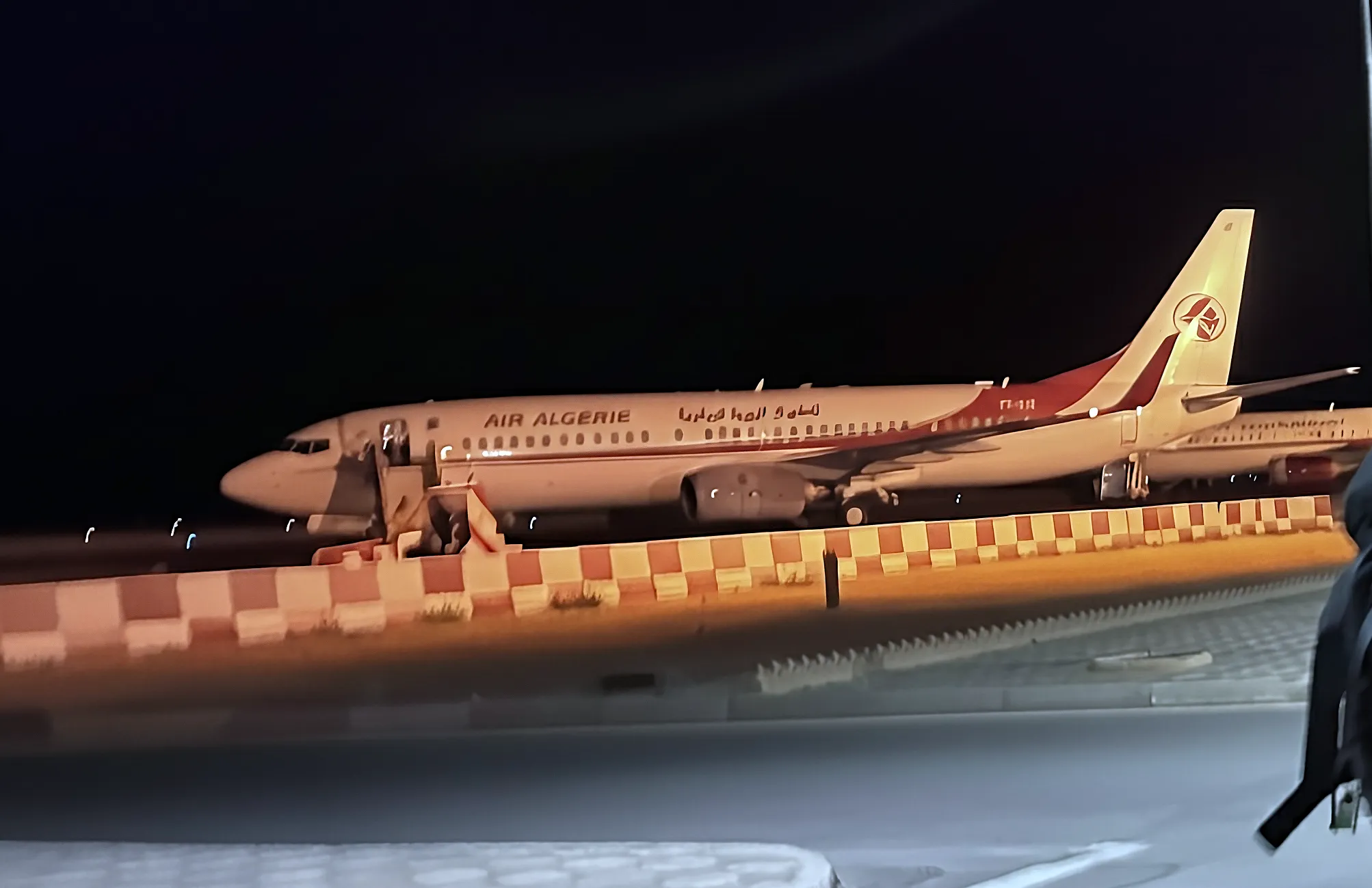 Avión en el que despegaron finalmente hacia España. Foto: Asociación Sahara Córdoba