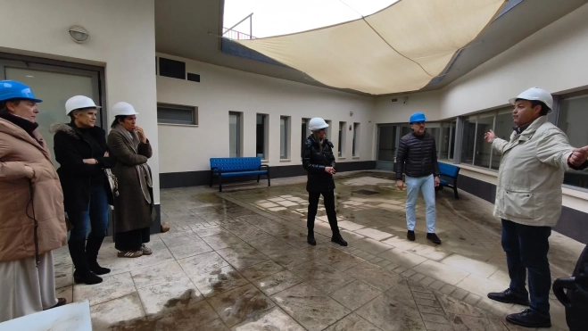 Instante de la visita a las obras de ampliación de la residencia de mayores de Villa del Río Instante de la visita a las obras de ampliación de la residencia de mayores de Villa del Río