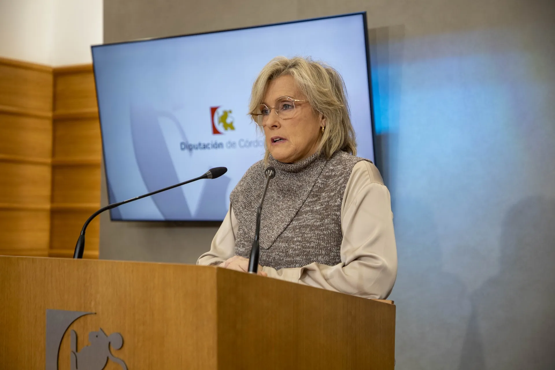Tatiana Pozo, delegada de Recursos Humanos de la Diputación de Córdoba, durante la presentación de la Oferta de Empleo Público 2025, que incluye 53 plazas. Foto: Diputación de Córdoba