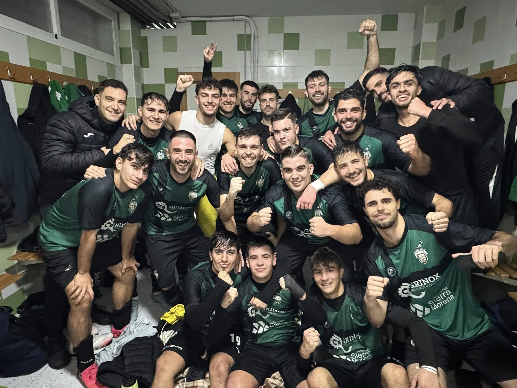 El Bujalance celebrando un triunfo más que los asienta en puestos de play-off de ascenso