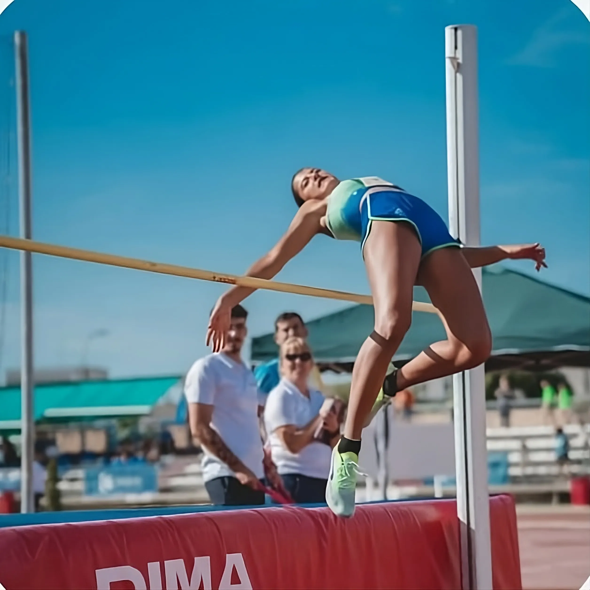 Lucía Japón durante un salto